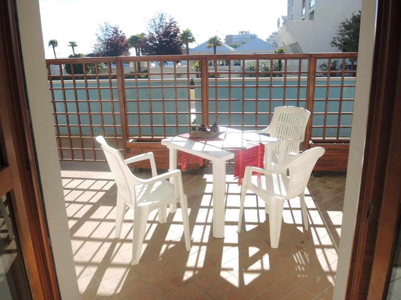 Renovated flat next to the beach-Beahost photo 3