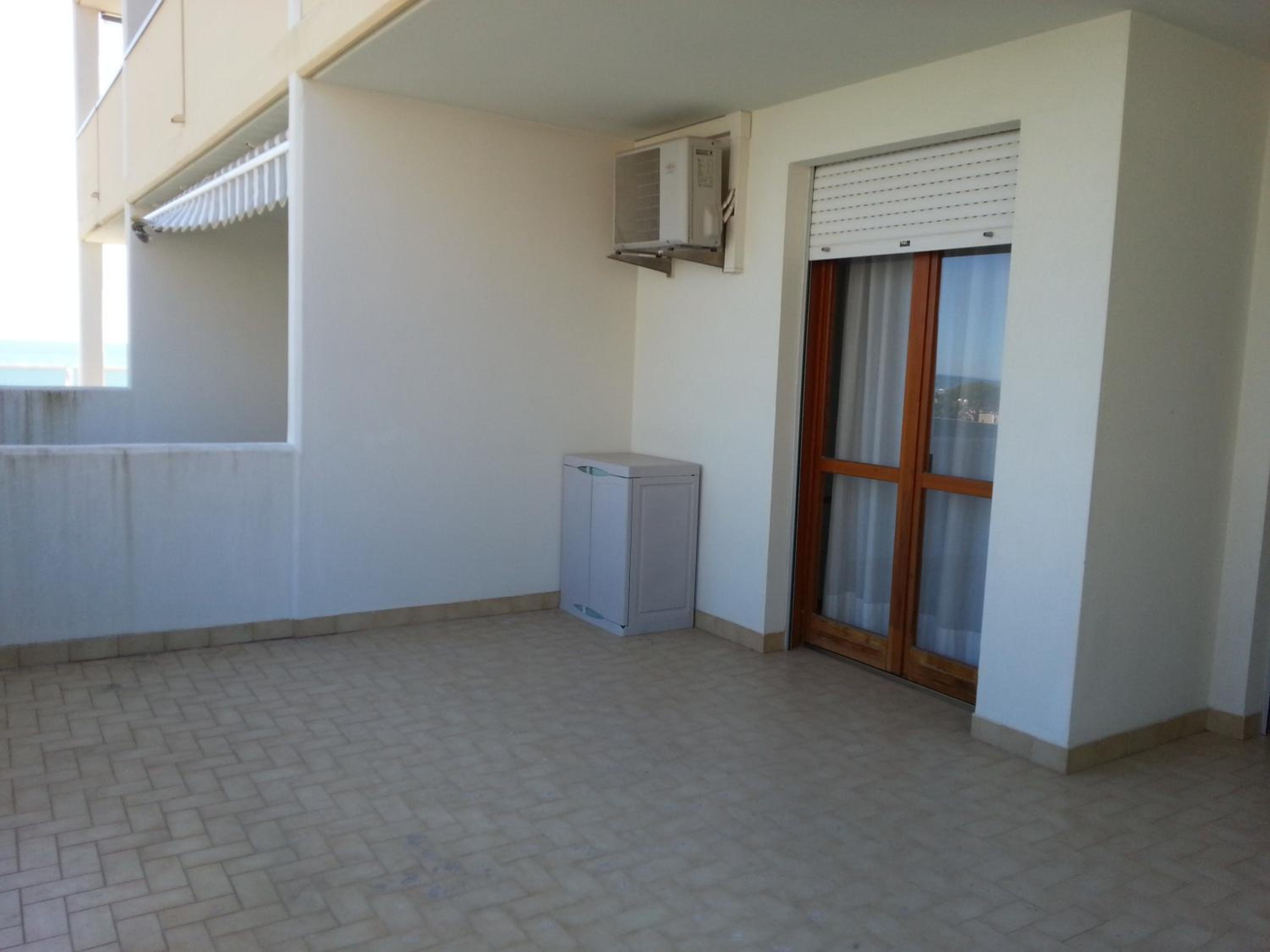 One bedroom flat in a residence with pool view 5