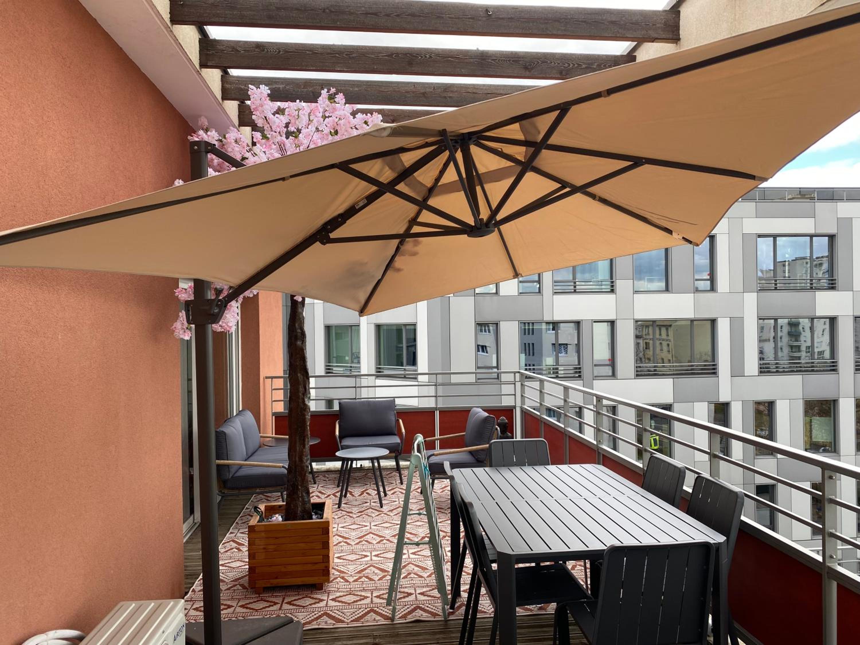 T2 Little Bohême proche hôpitaux terrasse plein ciel