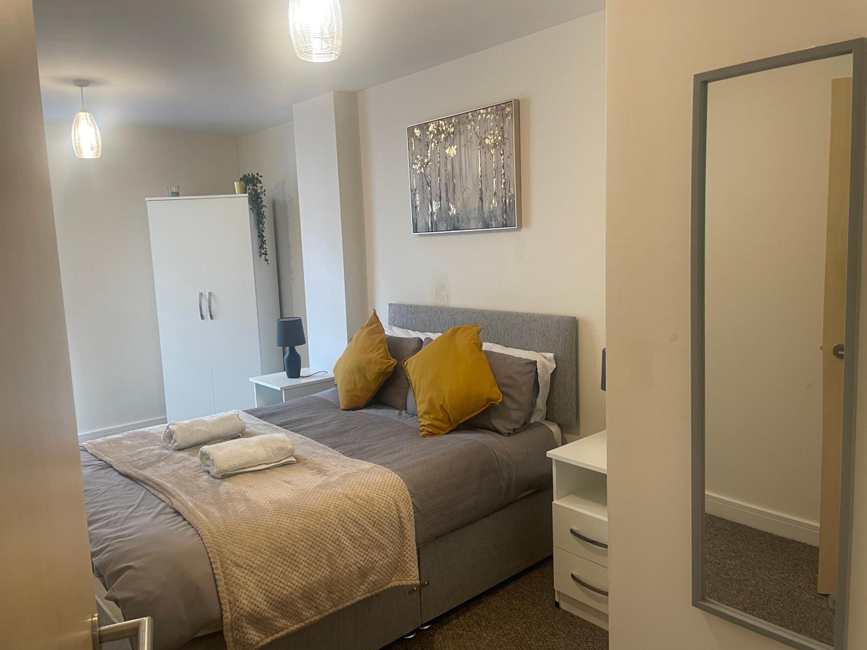 stylish two bed in the heart of the city view 2