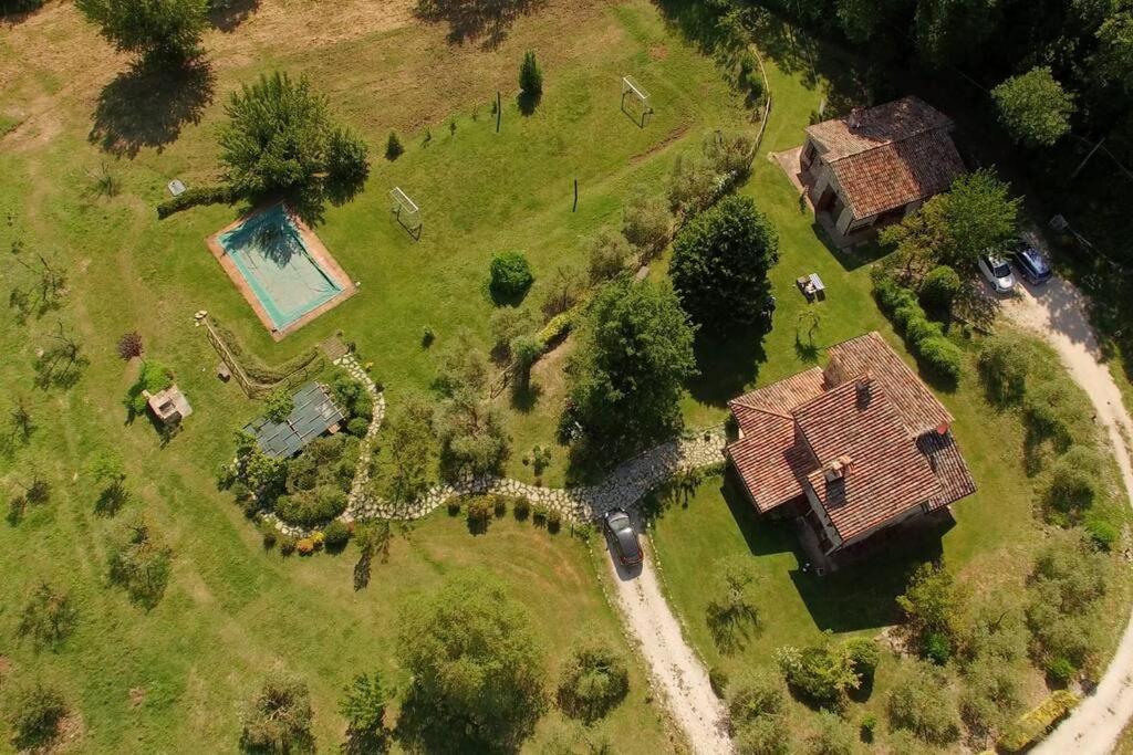 Villa I Camini - Outbuilding, dependance - Swimming pool - Garden - BBQ and fireplaces - Soccer field view 2