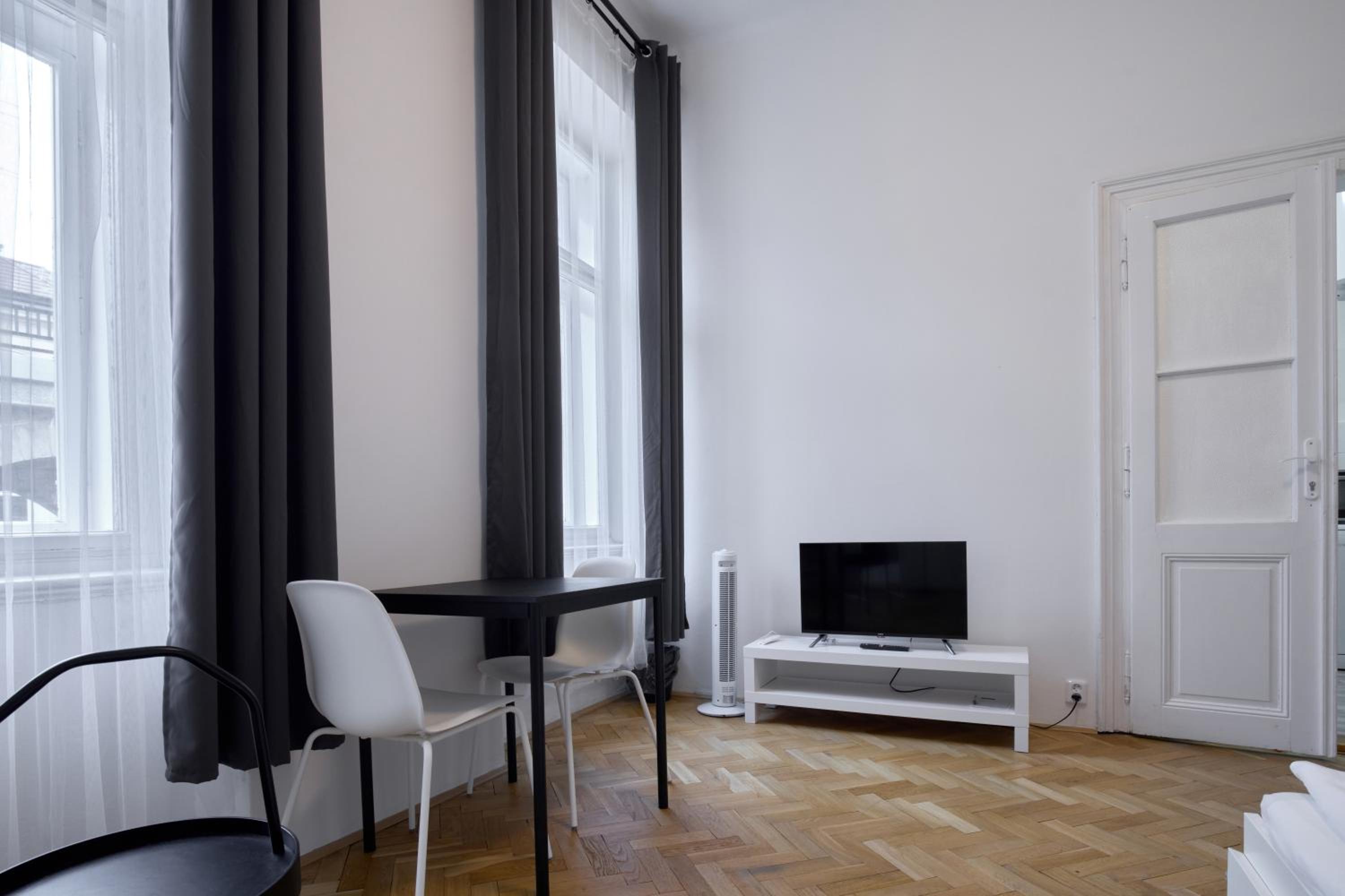 Archibald Flats Prague