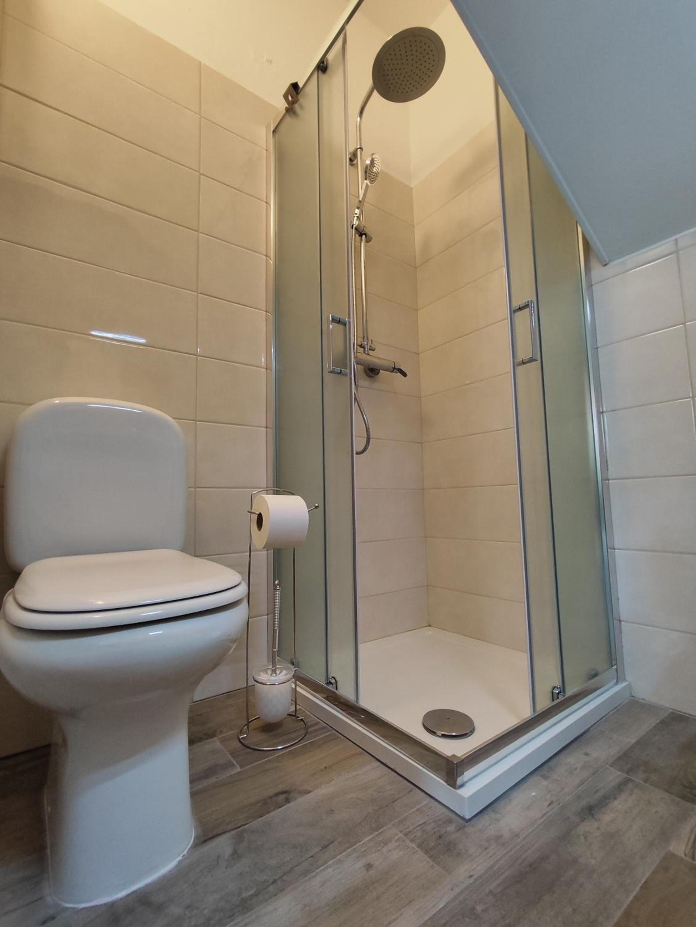 Da Dharma en Ventimiglia — bathroom