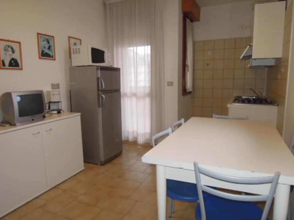 Cozy two-bedroom apartment in a seafront building view 5