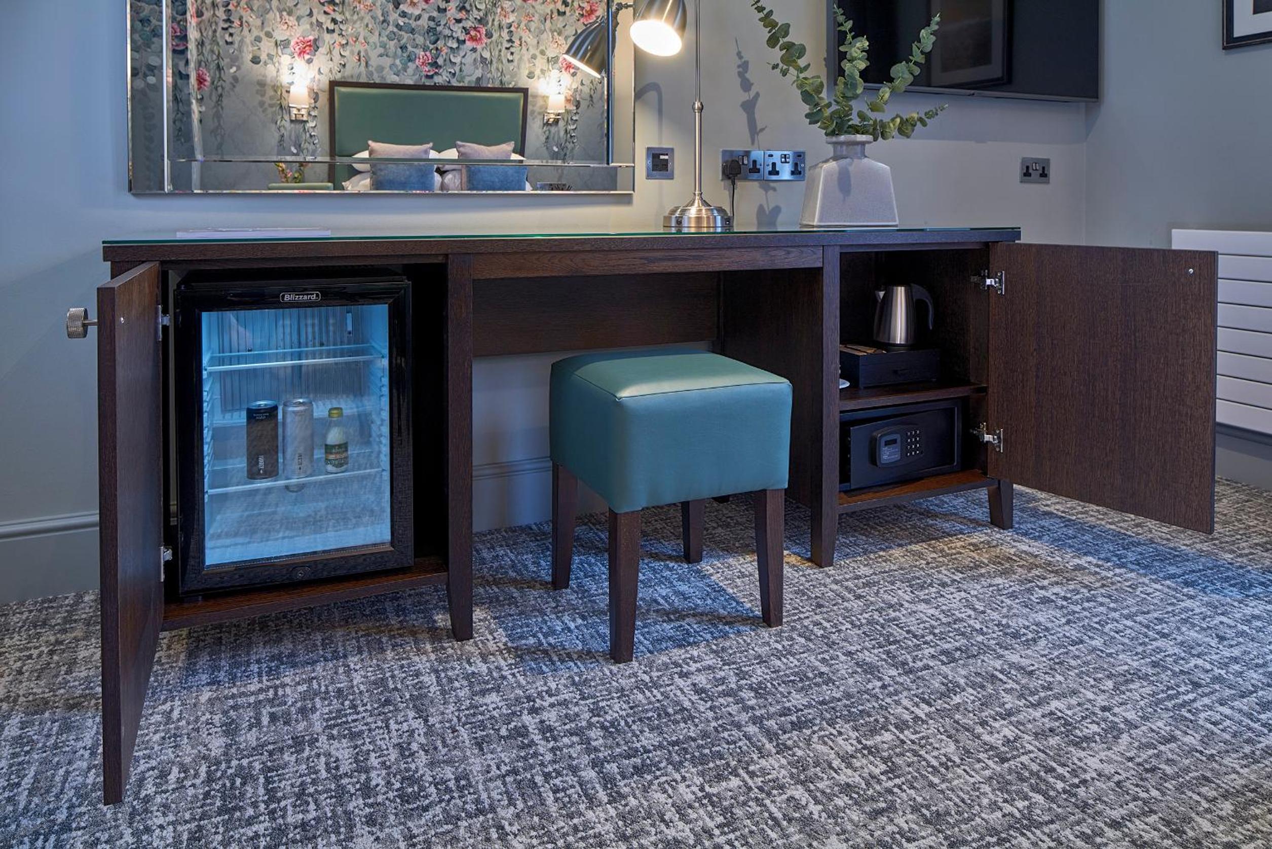 Guildford Vacations - Mandolay Hotel Guildford - Property Image 1