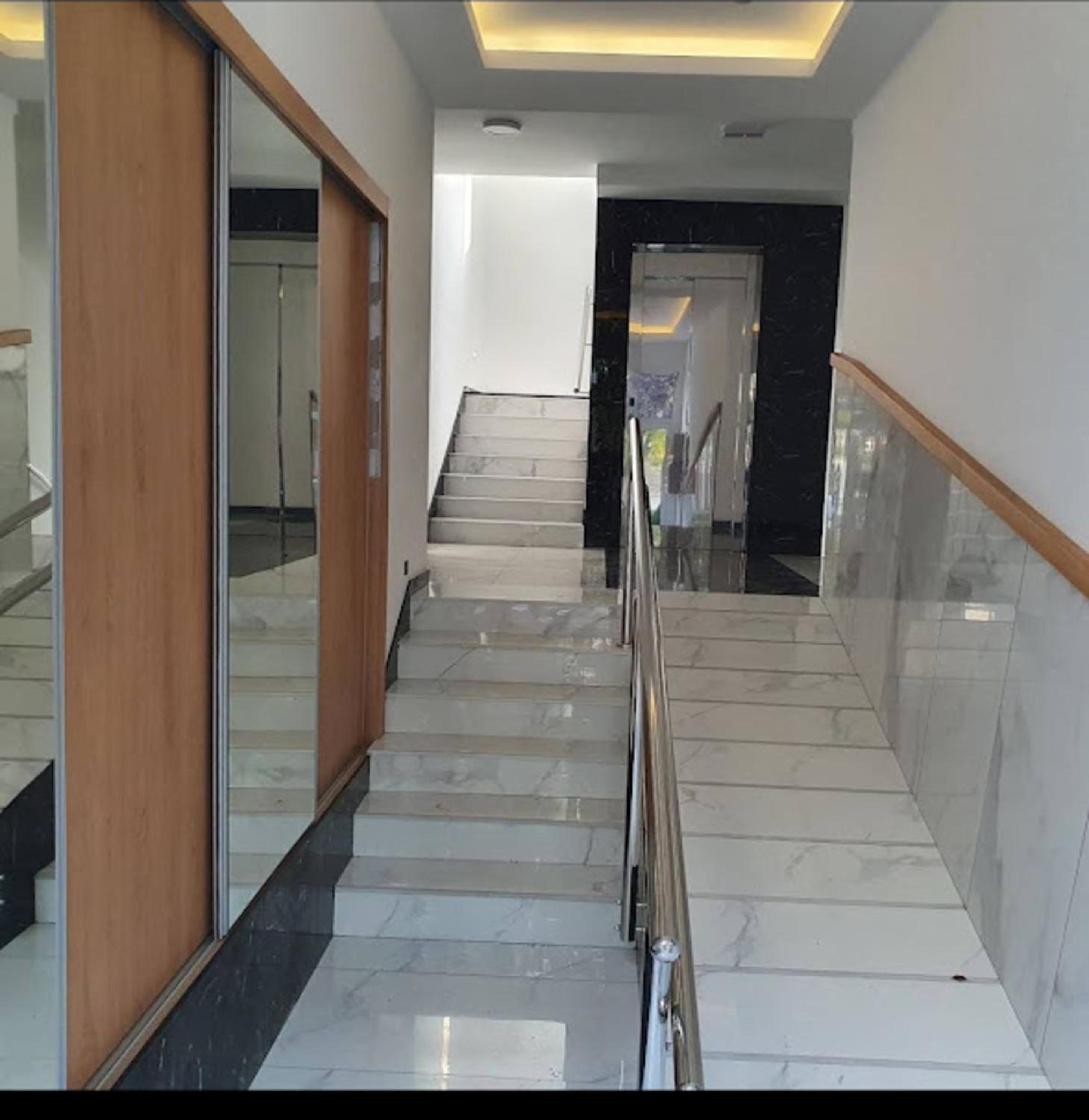 Shine24 - Spacious and Bright Apartment with Swing and Free Parking