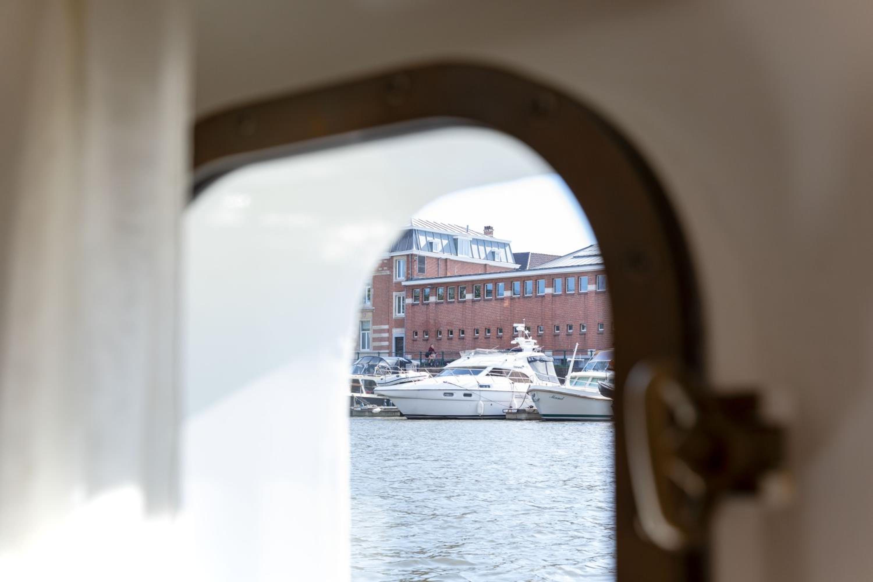Hotel The Boatel view 3