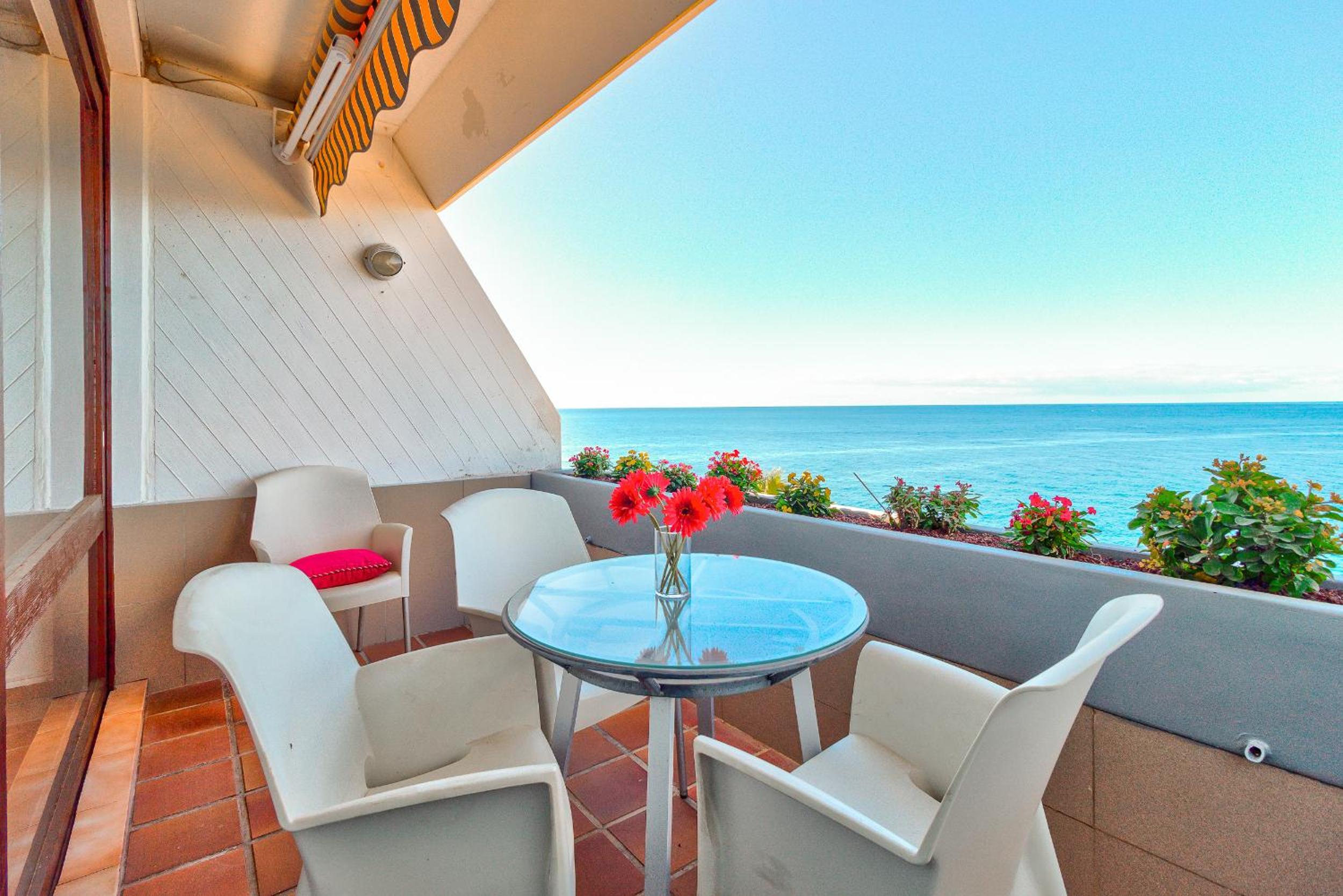 Apto 143 Wonderful Sea View Apartment with swimming pool view 2