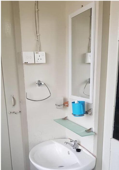 J & I Roomstay 2 Person with shared bathroom photo 5