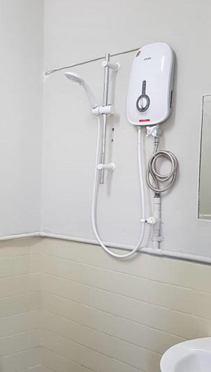 J & I Roomstay B 3 Person with shared bathroom view 4