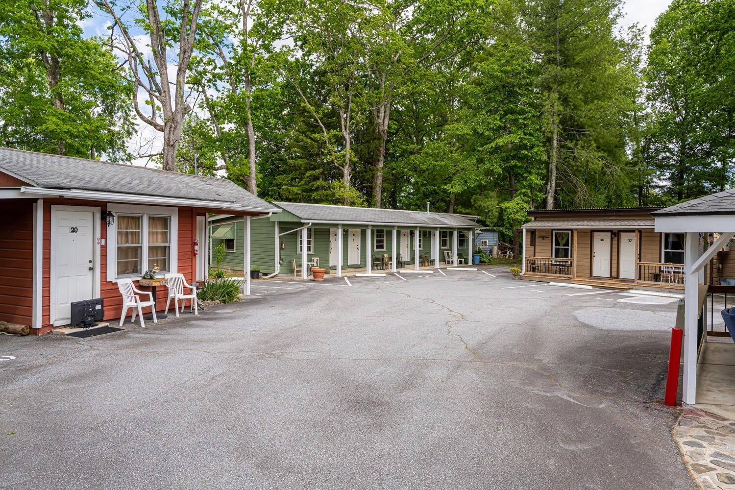 CedarWood Inn