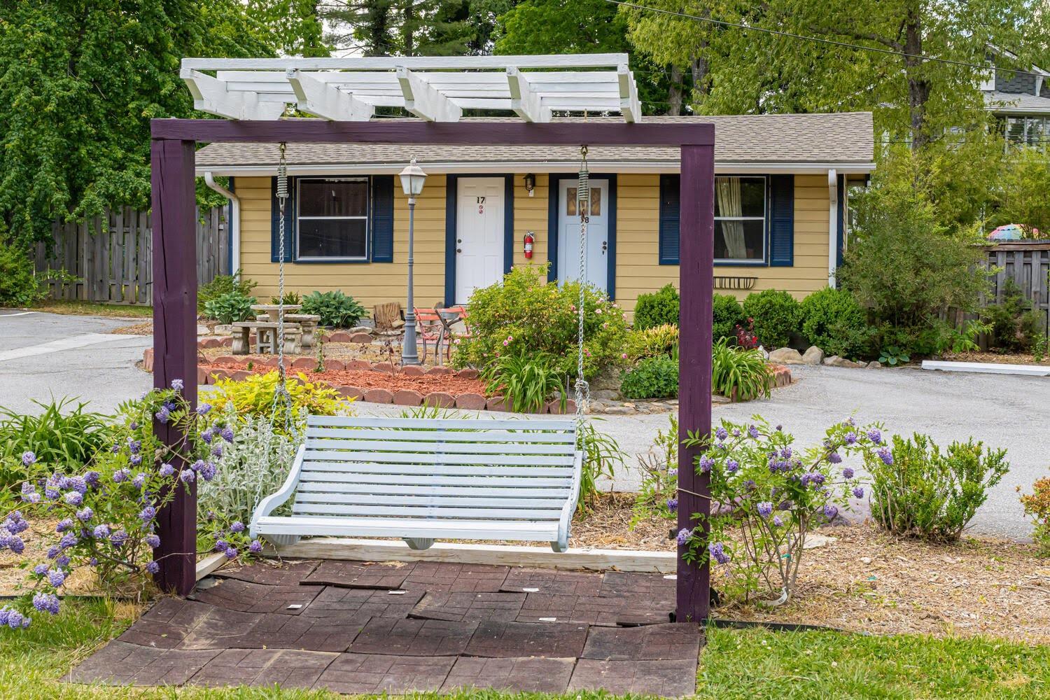 CedarWood Inn