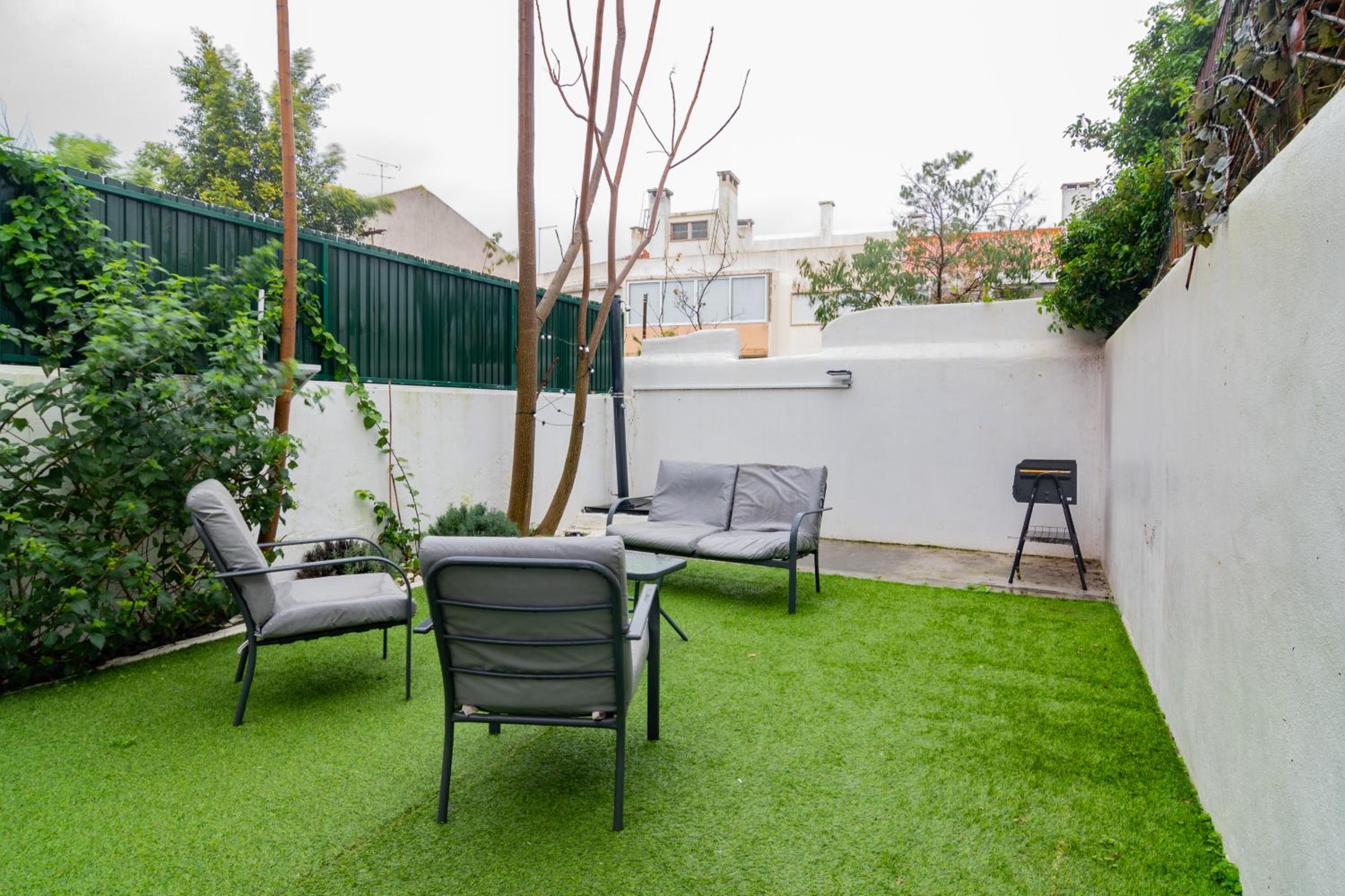 Lovely & Bright Family Flat W/ Patio view 4
