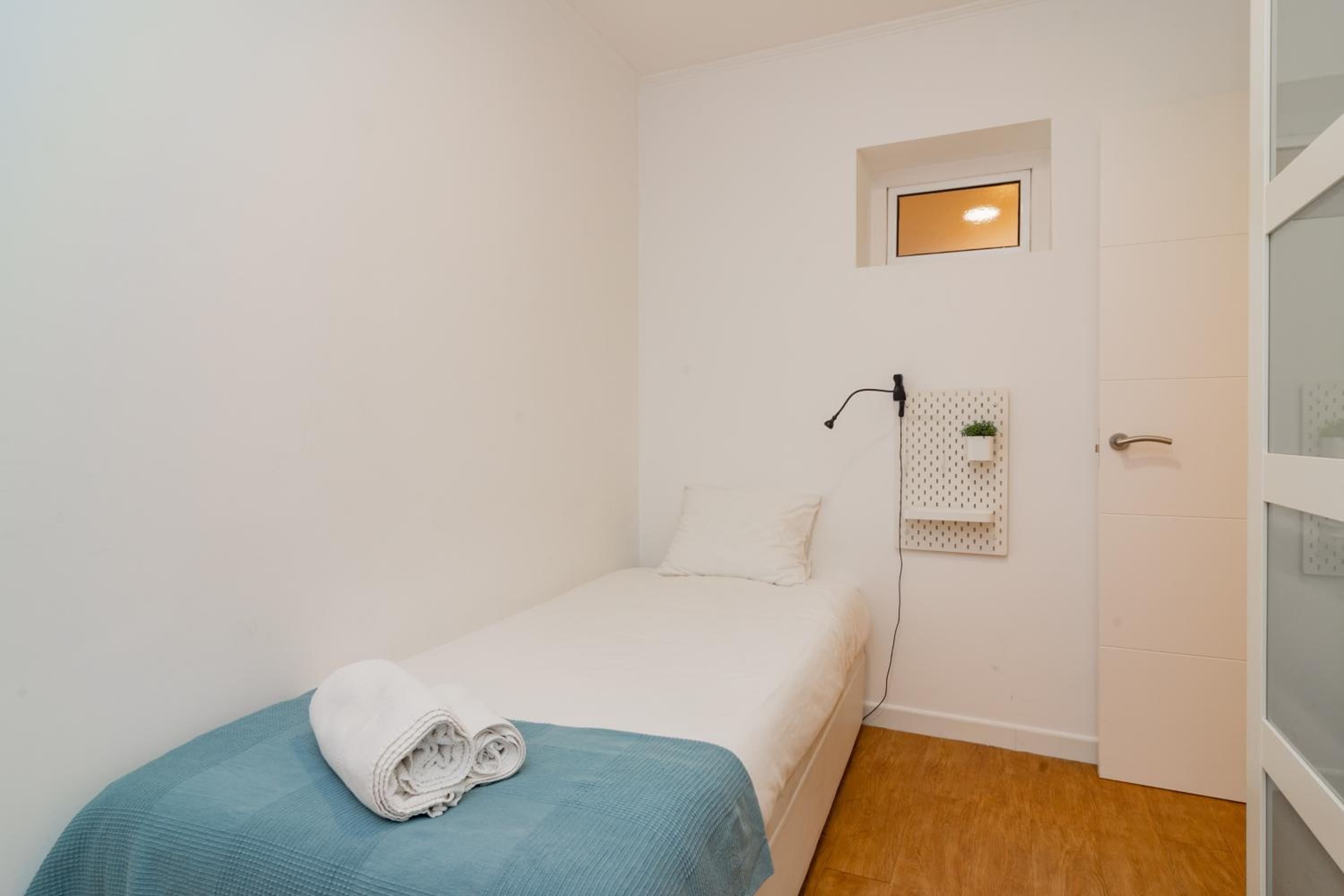 Lovely & Bright Family Flat W/ Patio view 3