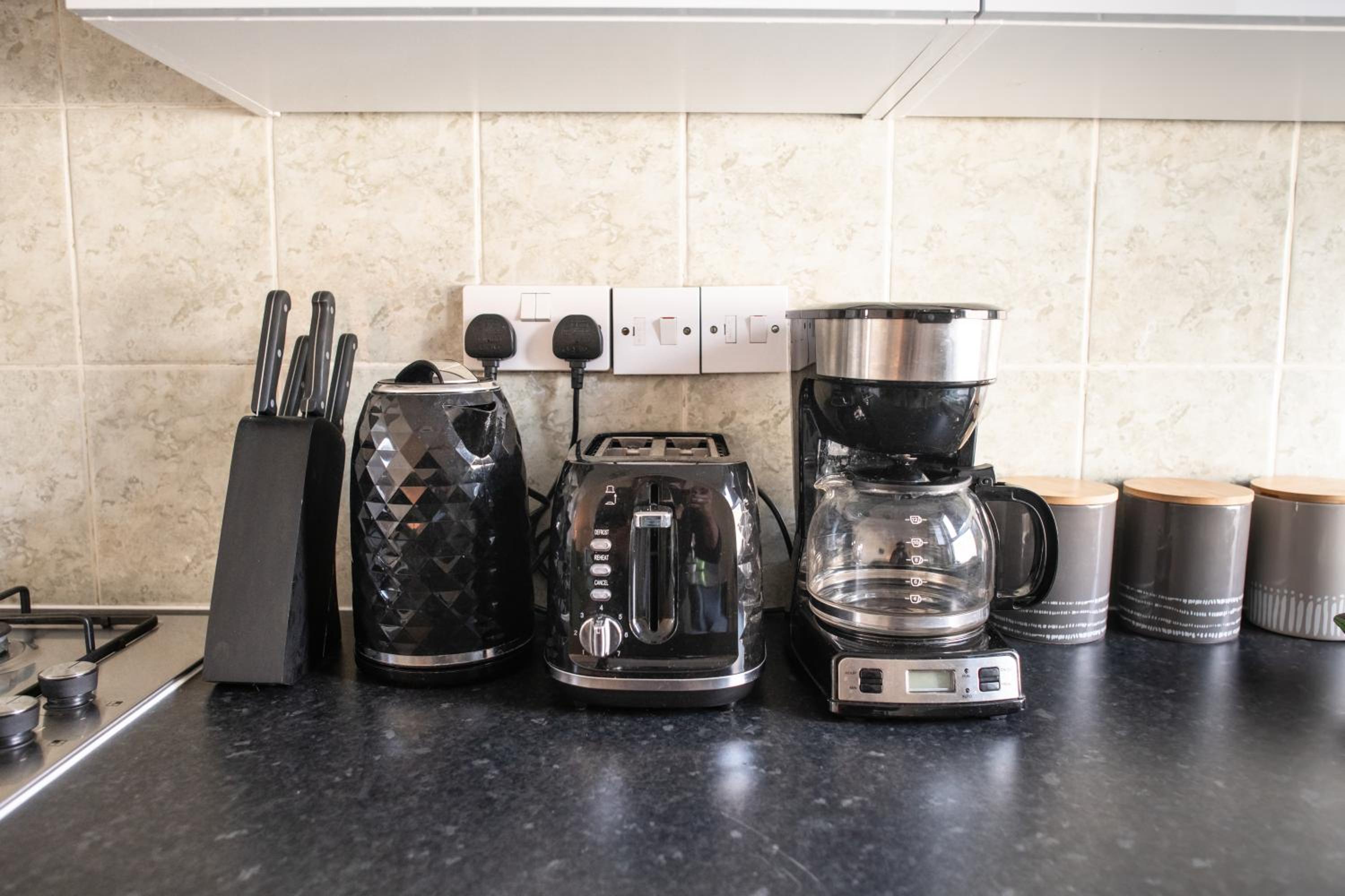 4 Bedroom Flat with high speed Wi-Fi in North Acton, Ealing, West London