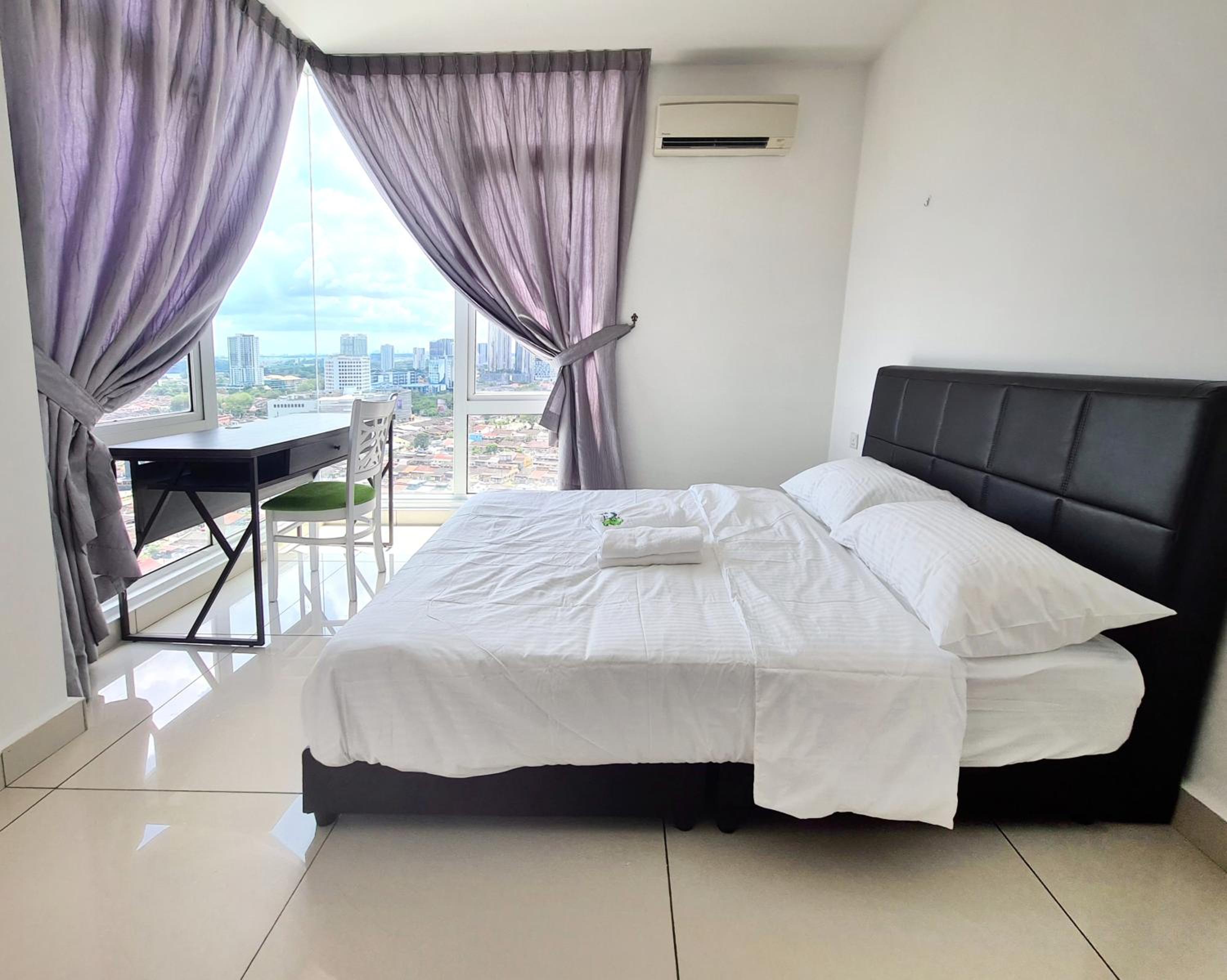KSL D'Esplanade Residence 4 bedrooms dinosaur water park view High Floor Free WiFi KSL city mall Johor Bahru by GDRAGON HomeStay