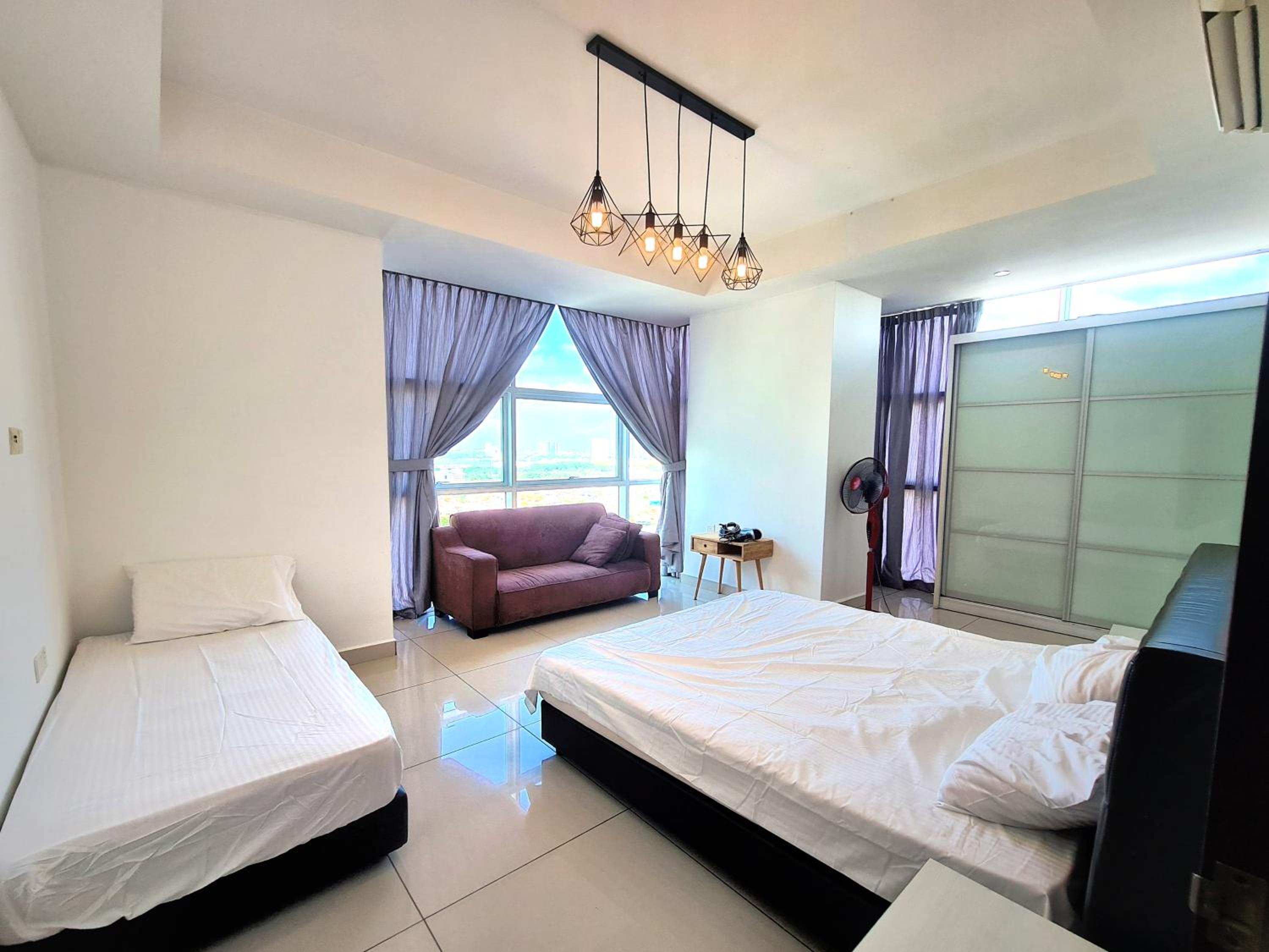 KSL D'Esplanade Residence 4 bedrooms dinosaur water park view High Floor Free WiFi KSL city mall Johor Bahru by GDRAGON HomeStay