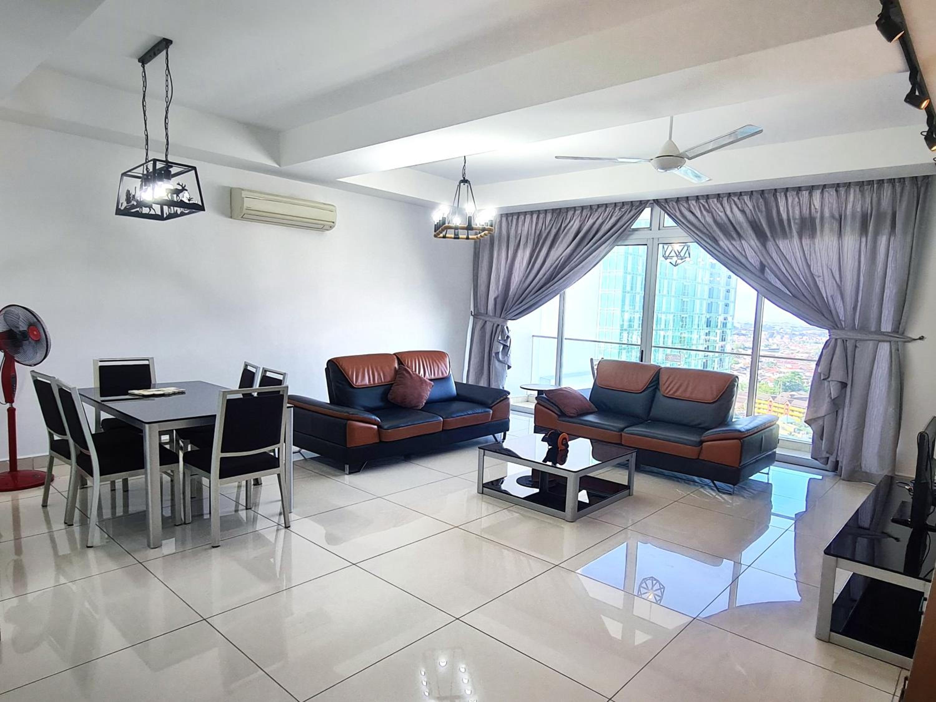 KSL D'Esplanade Residence 4 bedrooms dinosaur water park view High Floor Free WiFi KSL city mall Johor Bahru by GDRAGON HomeStay
