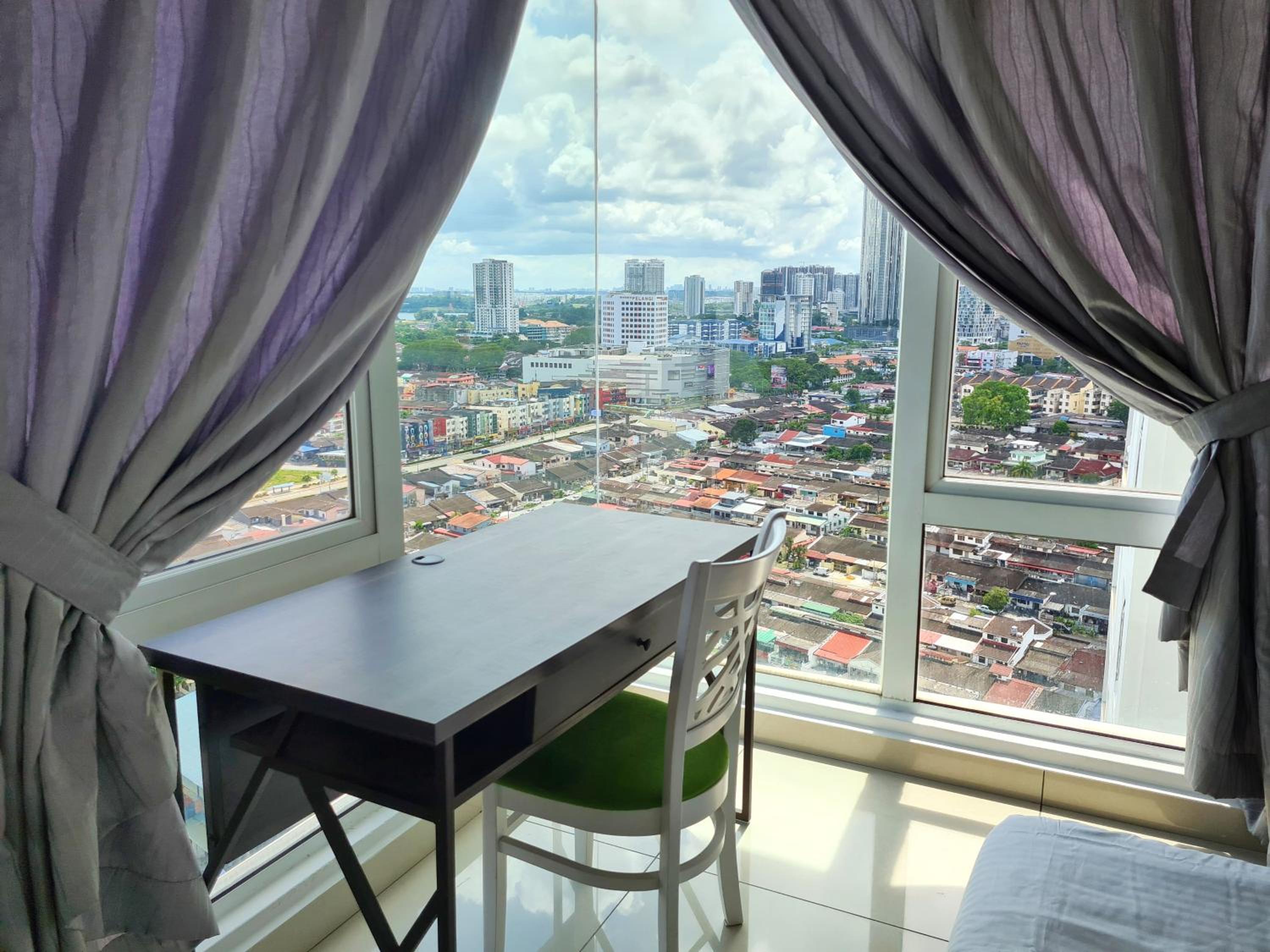 KSL D'Esplanade Residence 4 bedrooms dinosaur water park view High Floor Free WiFi KSL city mall Johor Bahru by GDRAGON HomeStay