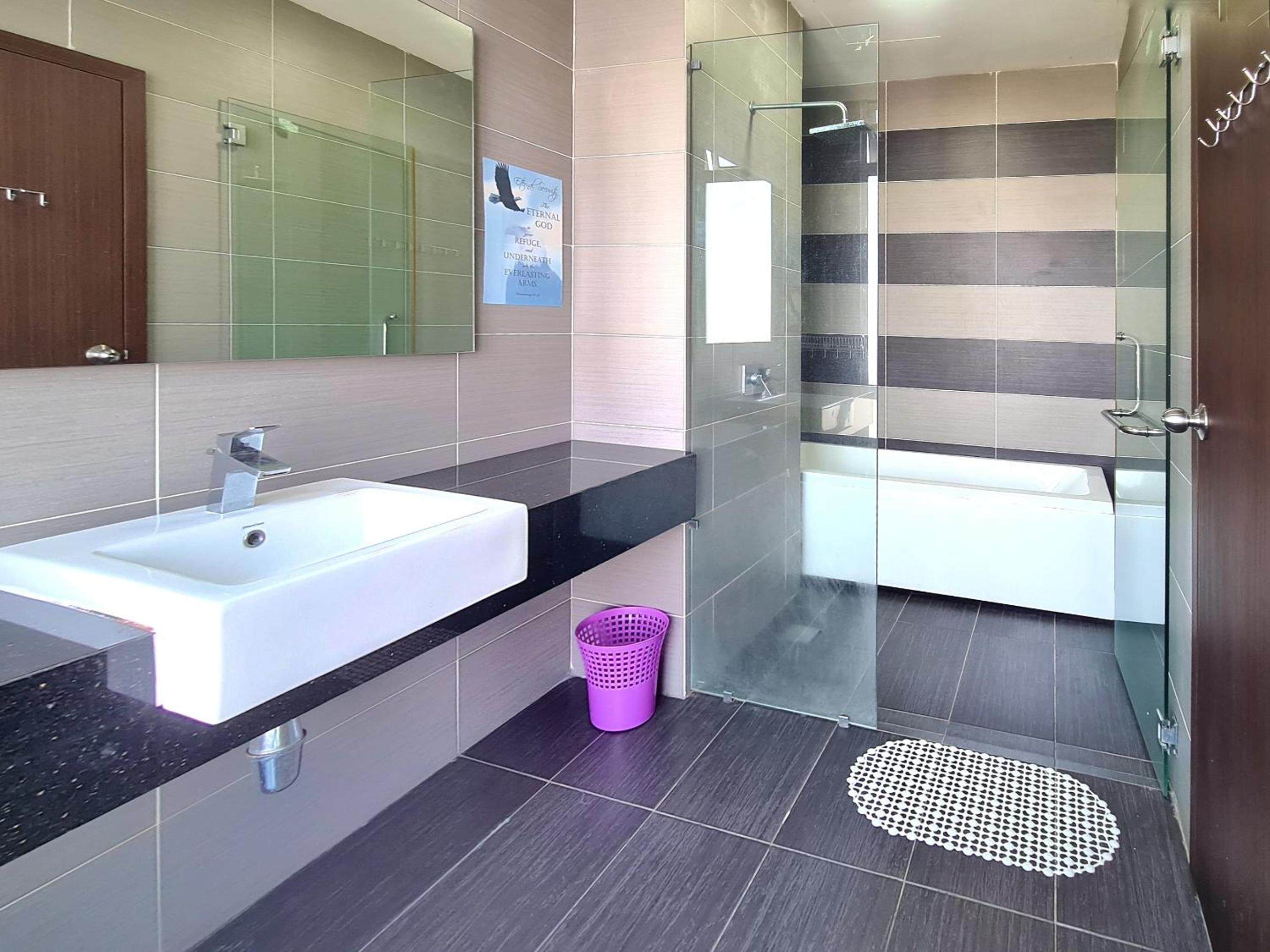 KSL D'Esplanade Residence 4 bedrooms dinosaur water park view High Floor Free WiFi KSL city mall Johor Bahru by GDRAGON HomeStay