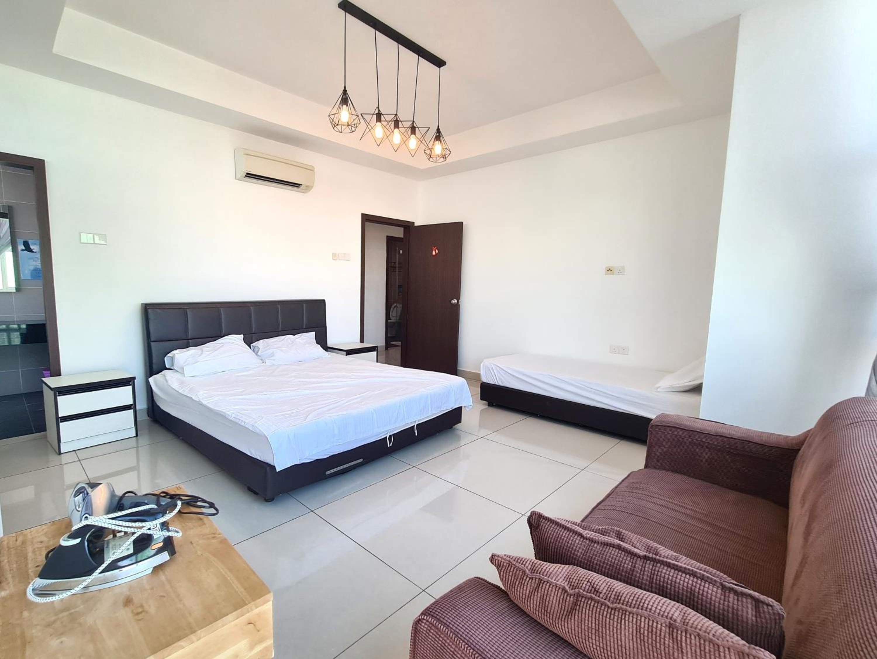 KSL D'Esplanade Residence 4 bedrooms dinosaur water park view High Floor Free WiFi KSL city mall Johor Bahru by GDRAGON HomeStay