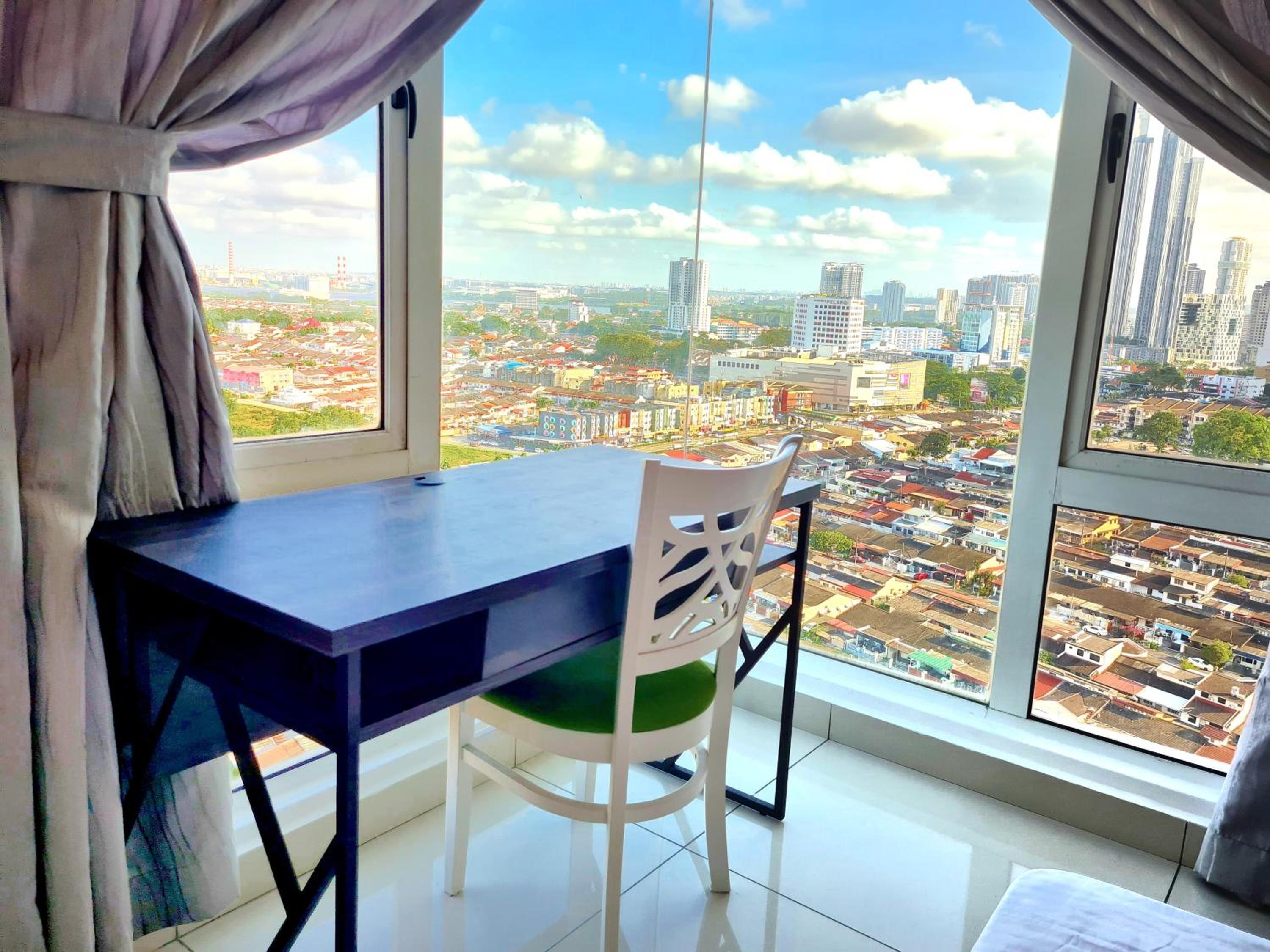 KSL D'Esplanade Residence 4 bedrooms dinosaur water park view High Floor Free WiFi KSL city mall Johor Bahru by GDRAGON HomeStay