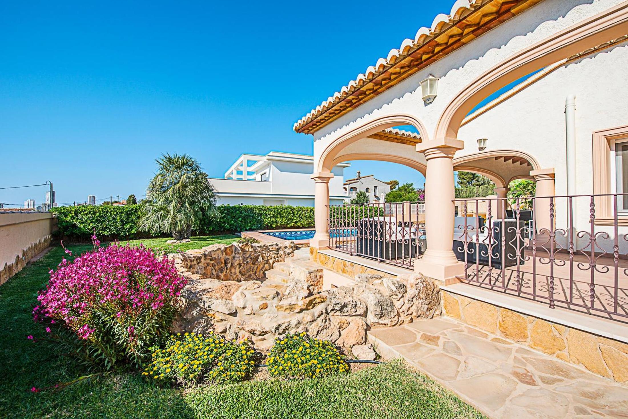 Villa Almendros - PlusHolidays view 3
