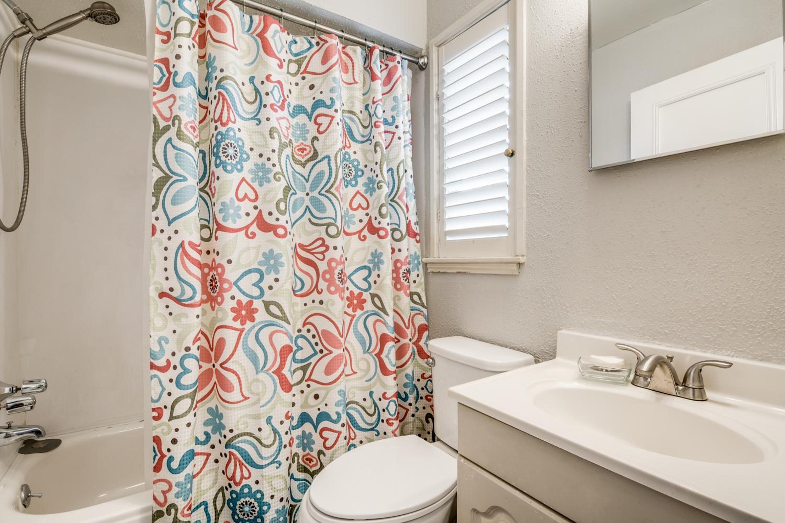 Exclusive Historical Townhome: serene and cozy view 4