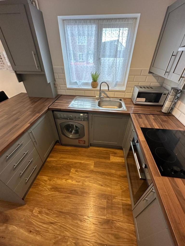 3 Bedroom House For Corporate Stays in Kettering, photo 13