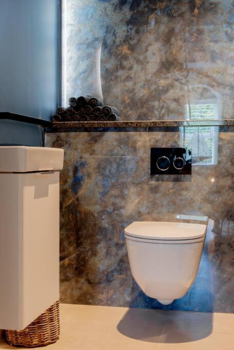 Luxury 4 Bed Dales Retreat Private Walled Garden All Ensuite Sleeps 8 SuperKing 1 Double 2 King 1 view 2