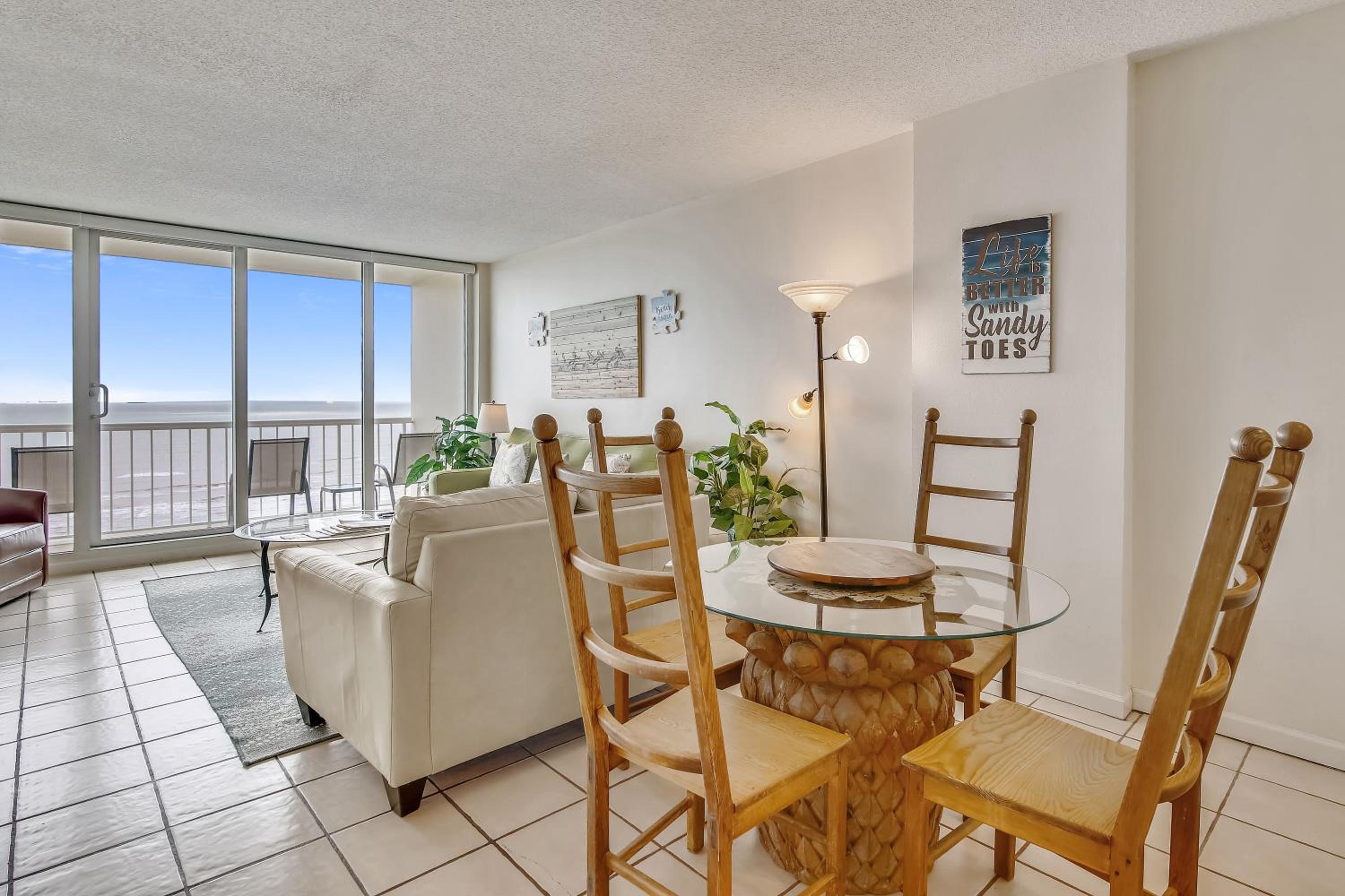 Galvestonian 1002-Beachfront Getaway