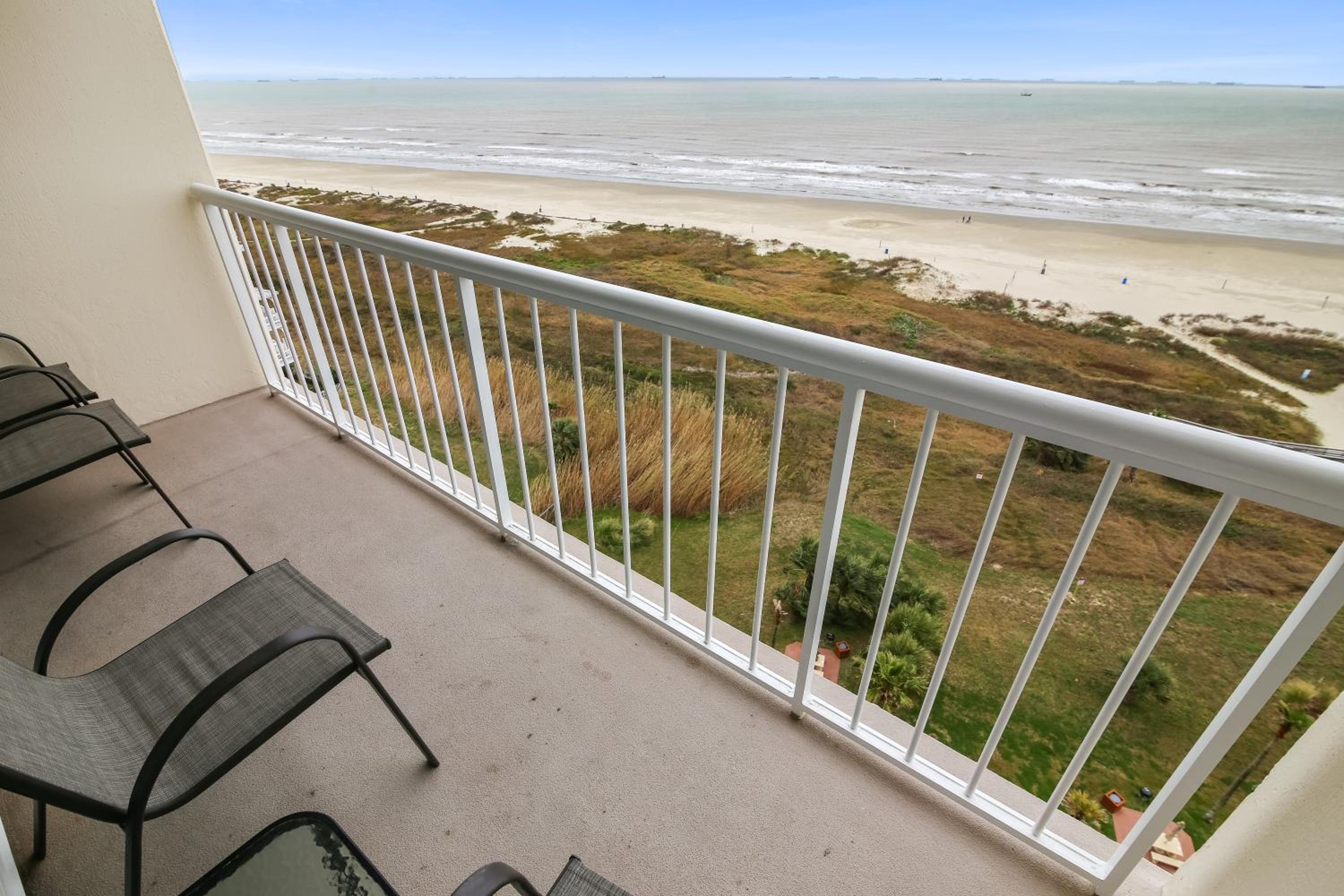 Galvestonian 1002-Beachfront Getaway