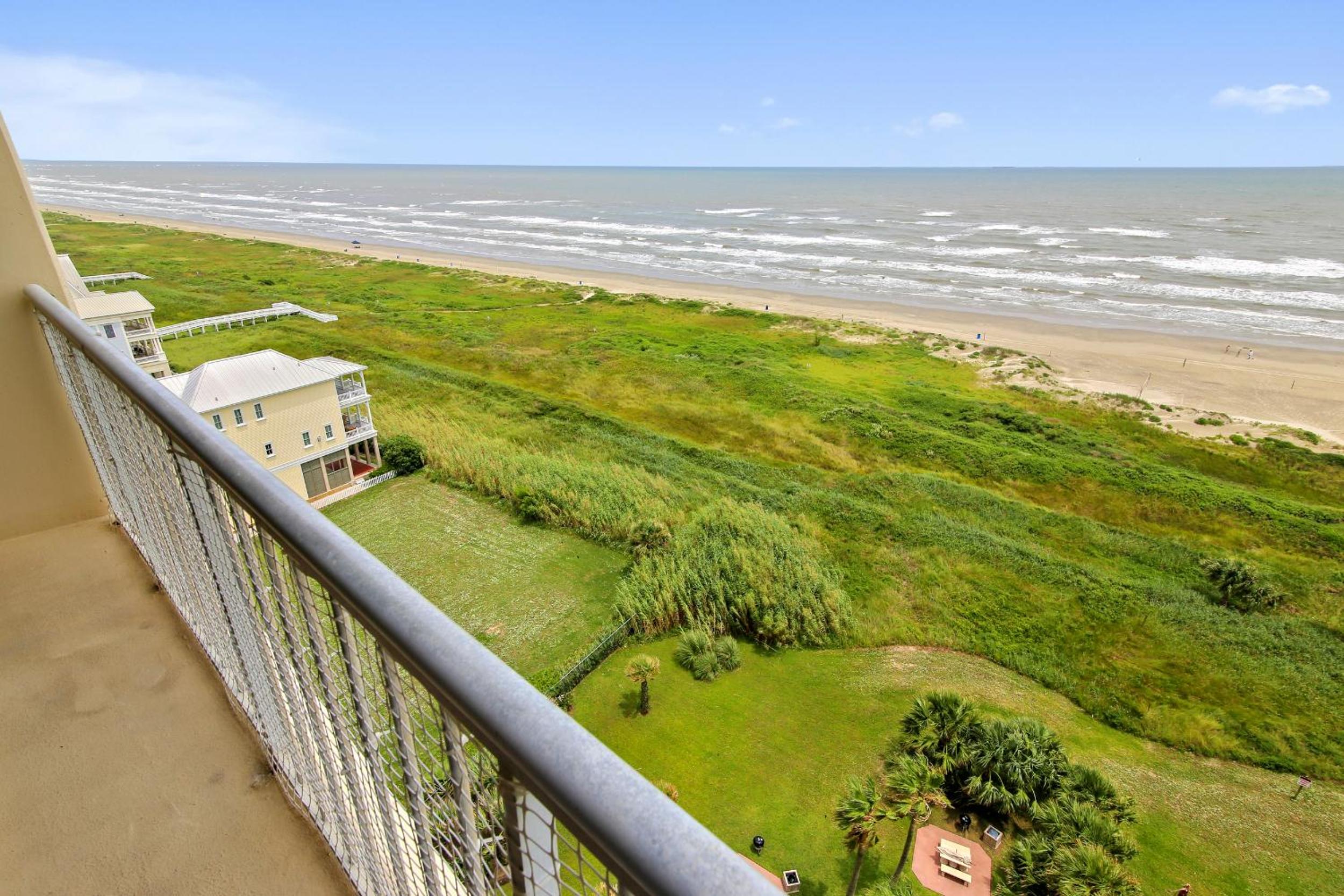 Galvestonian 1002-Beachfront Getaway