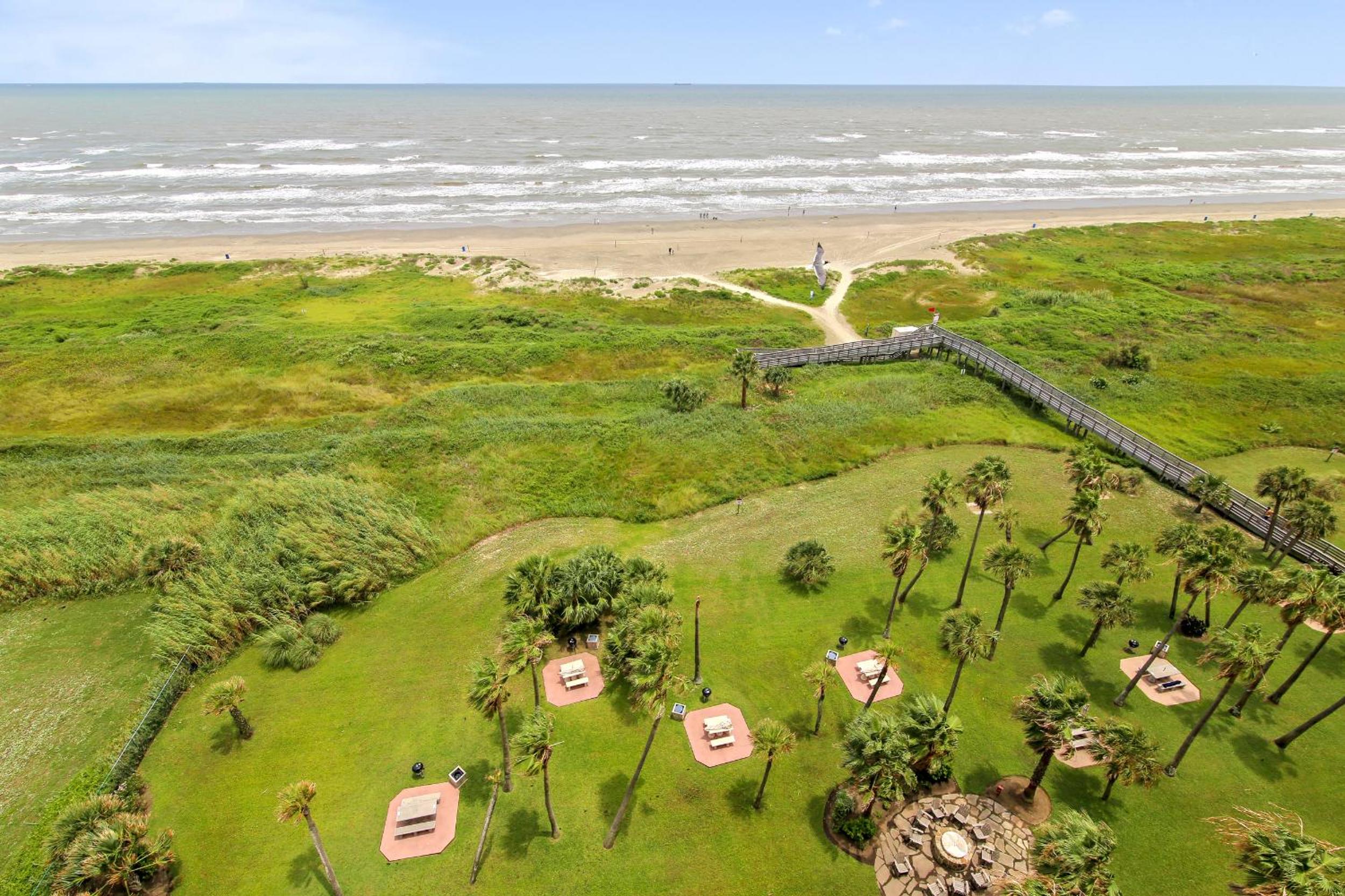 Galvestonian 1002-Beachfront Getaway