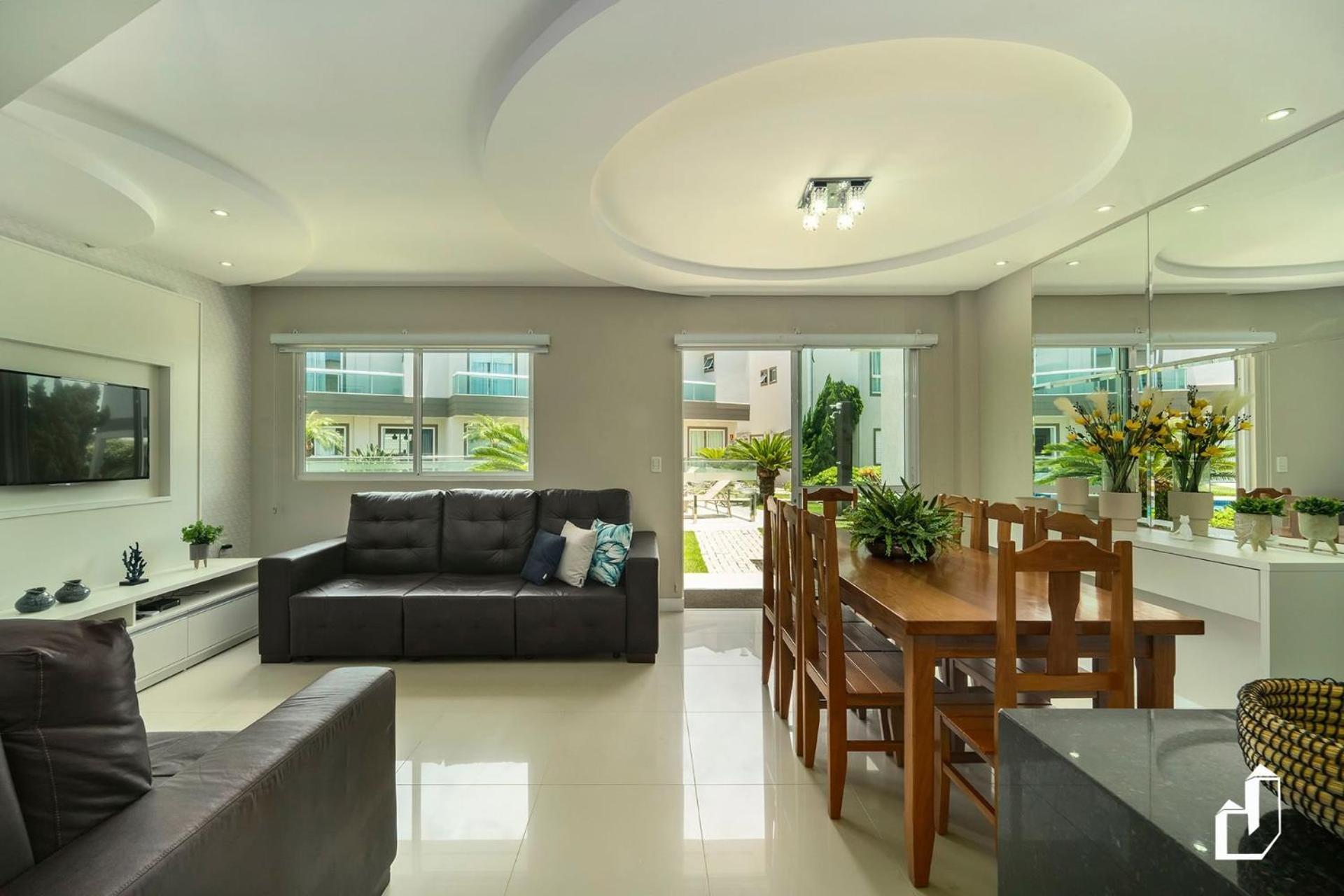 Duplex com piscina à beira mar e 03 suítes