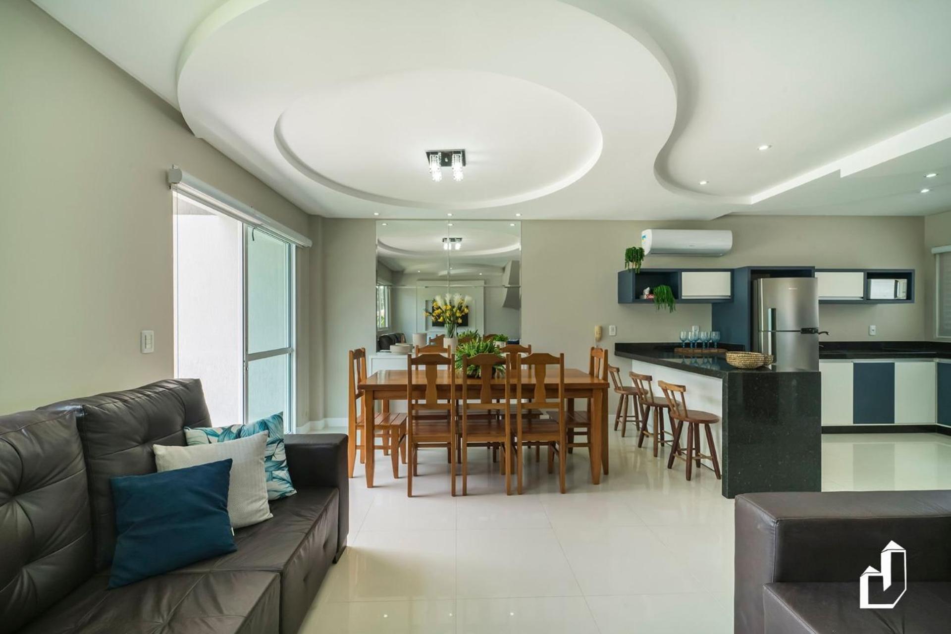 Duplex com piscina à beira mar e 03 suítes