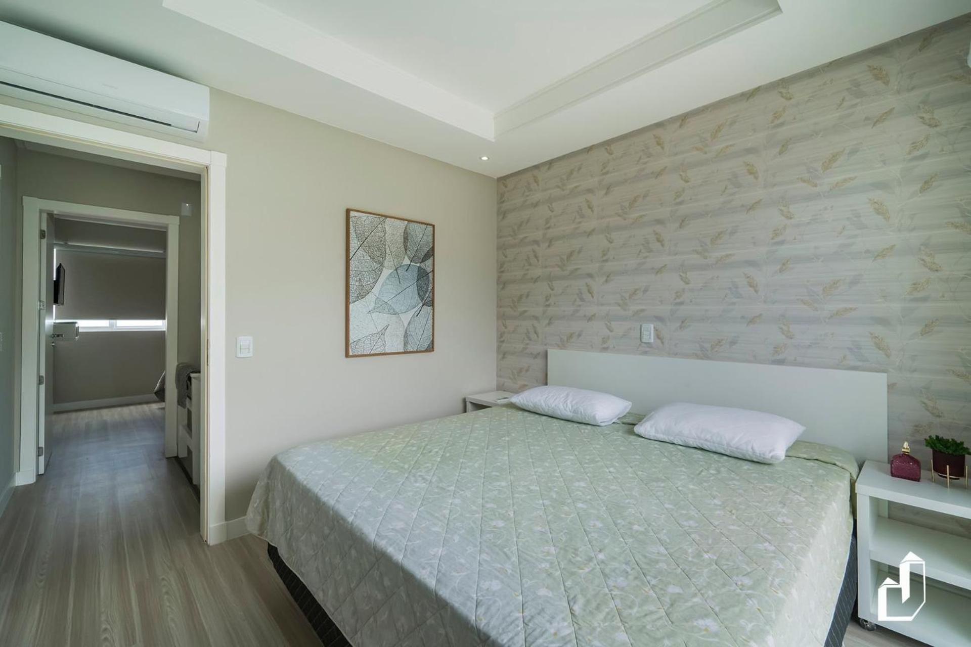 Duplex com piscina à beira mar e 03 suítes