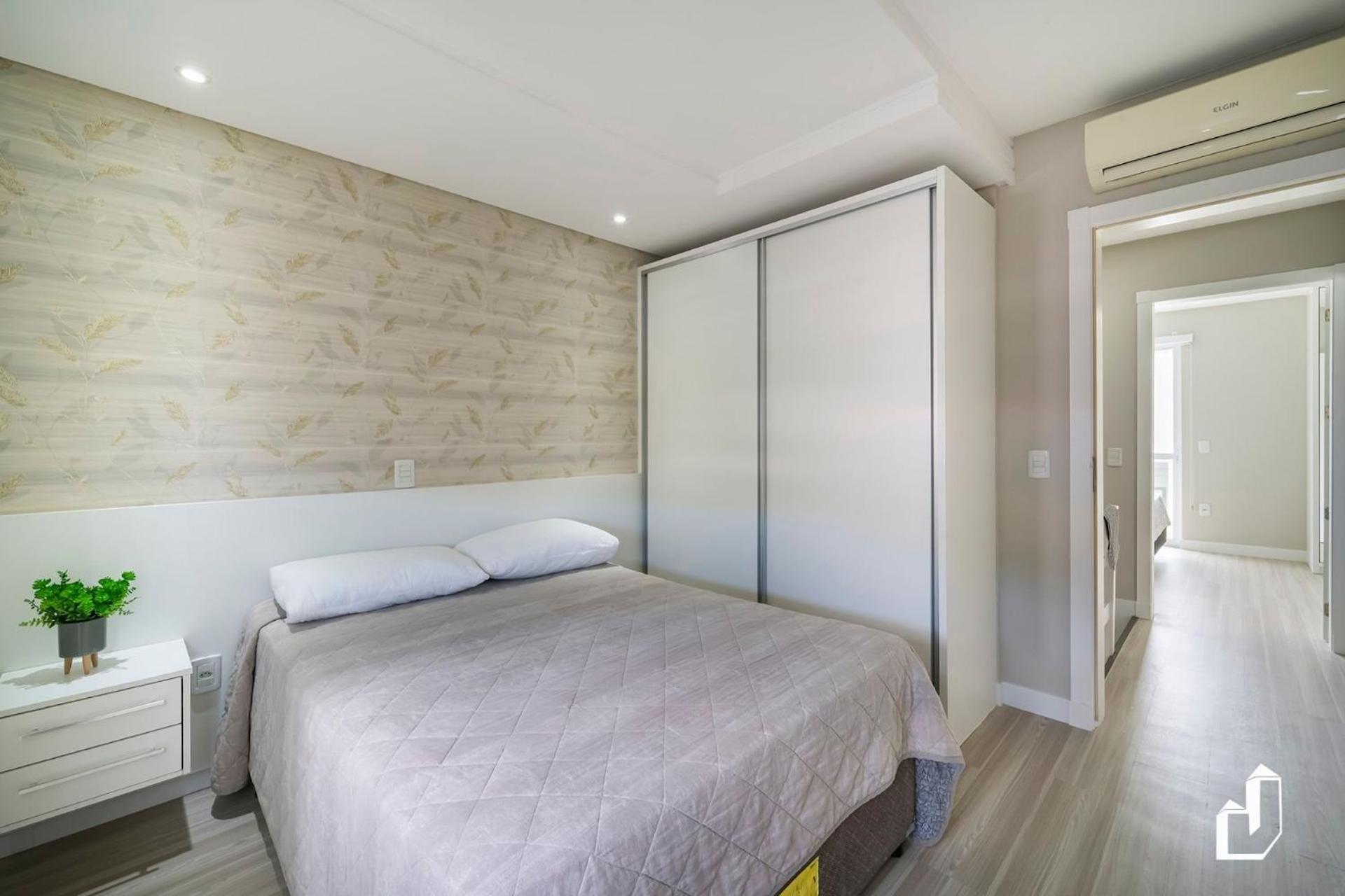 Duplex com piscina à beira mar e 03 suítes