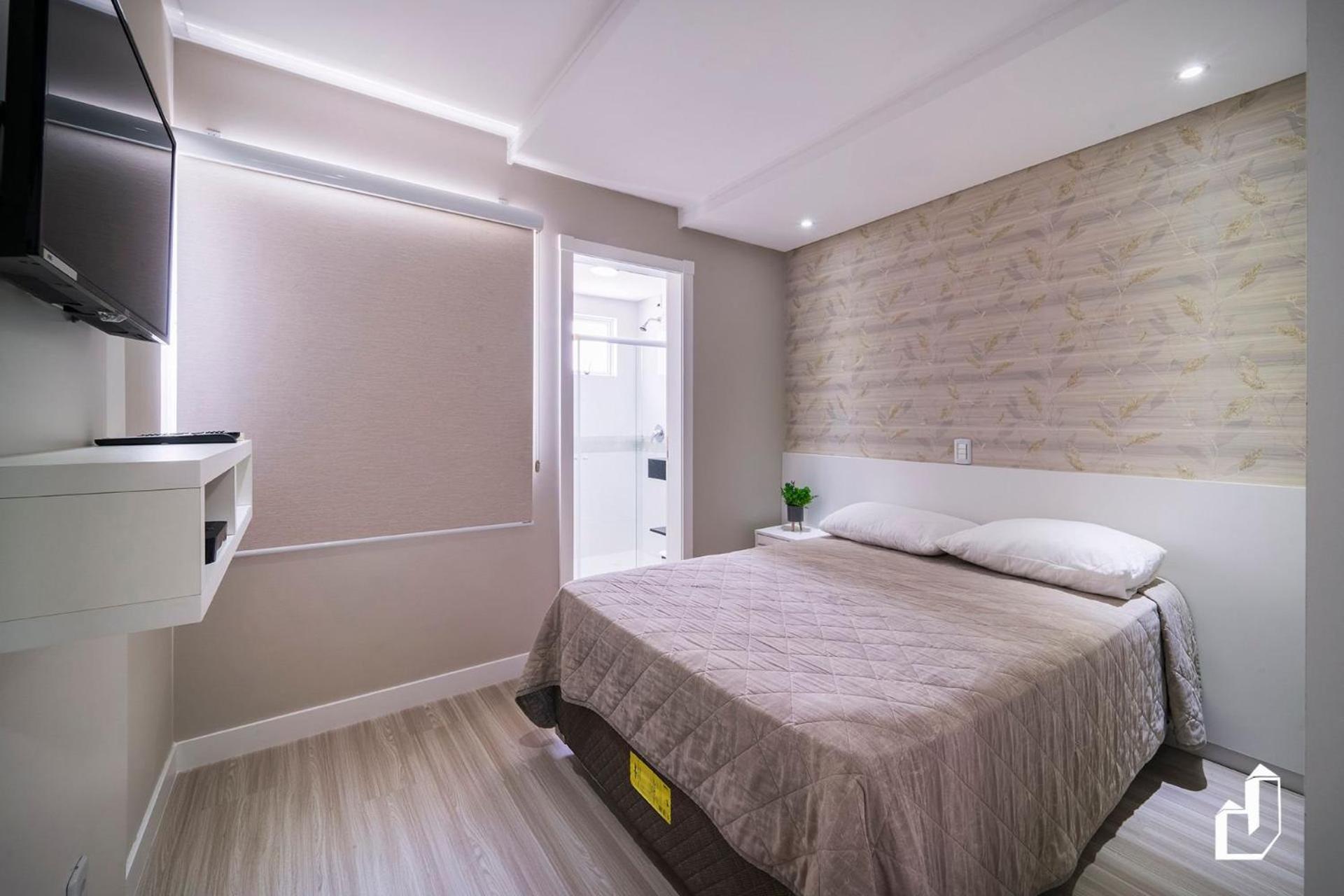 Duplex com piscina à beira mar e 03 suítes