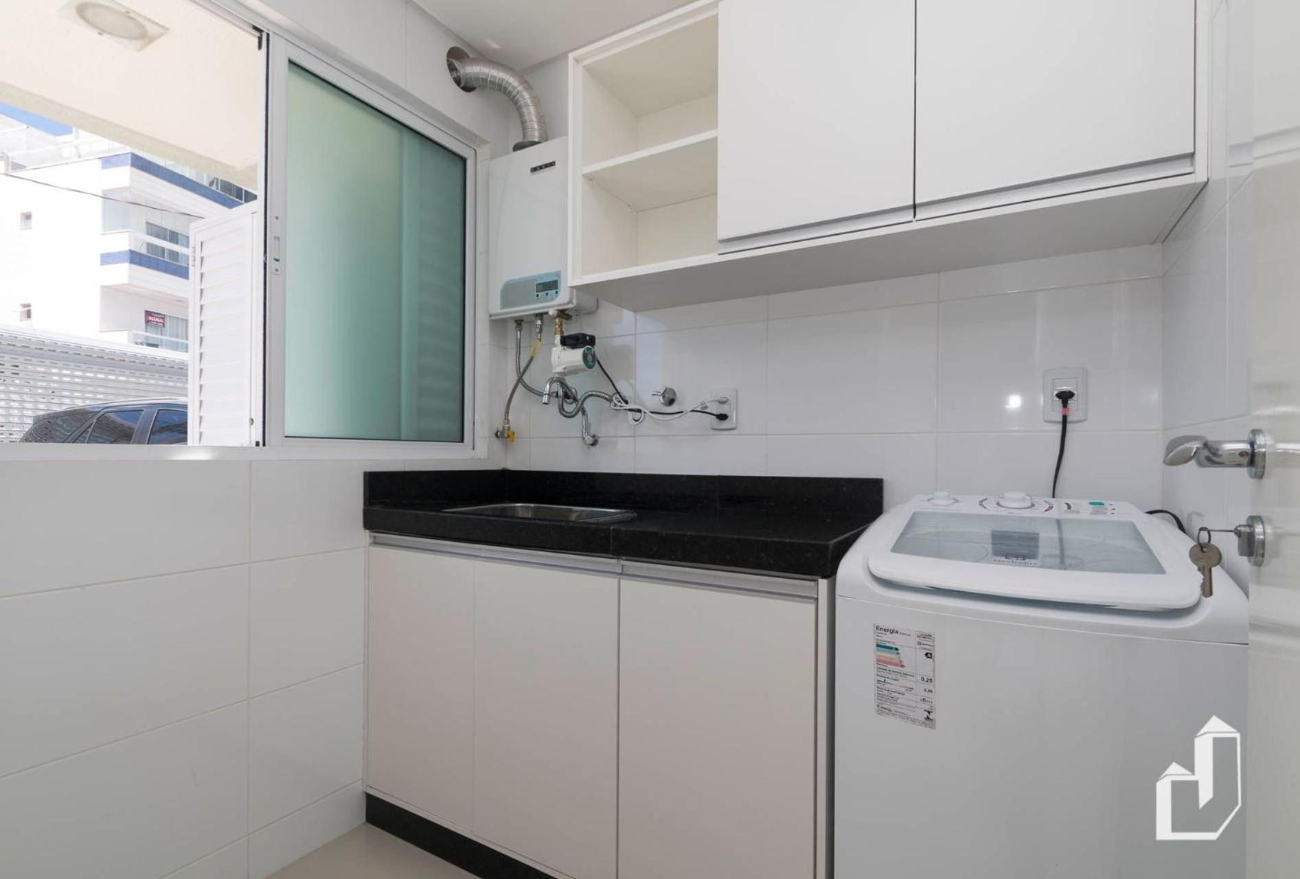 Duplex com piscina à beira mar e 03 suítes