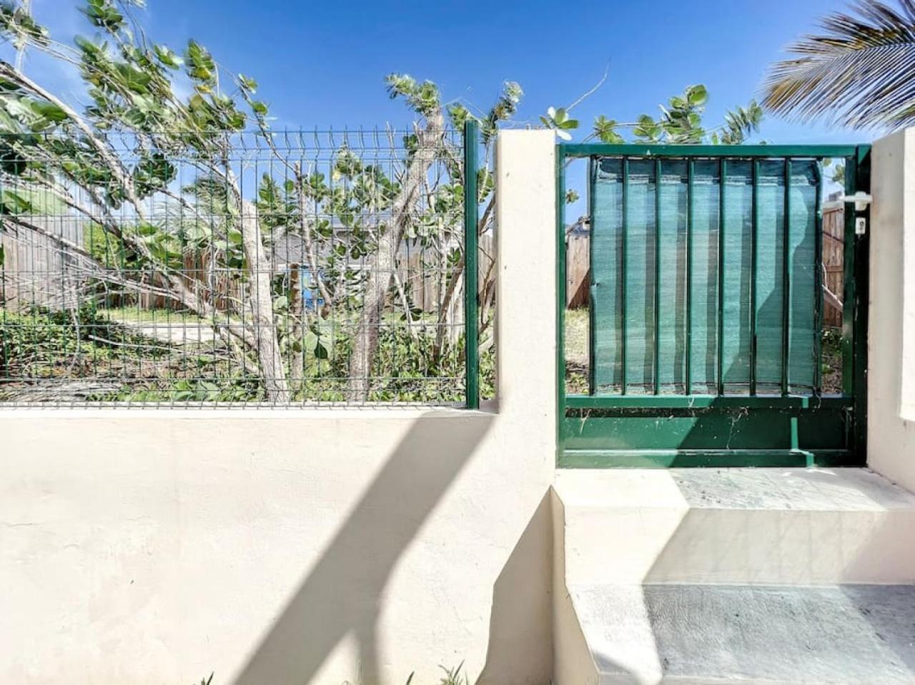 Villa Carpe Diem sea front pool Orient Bay view 2