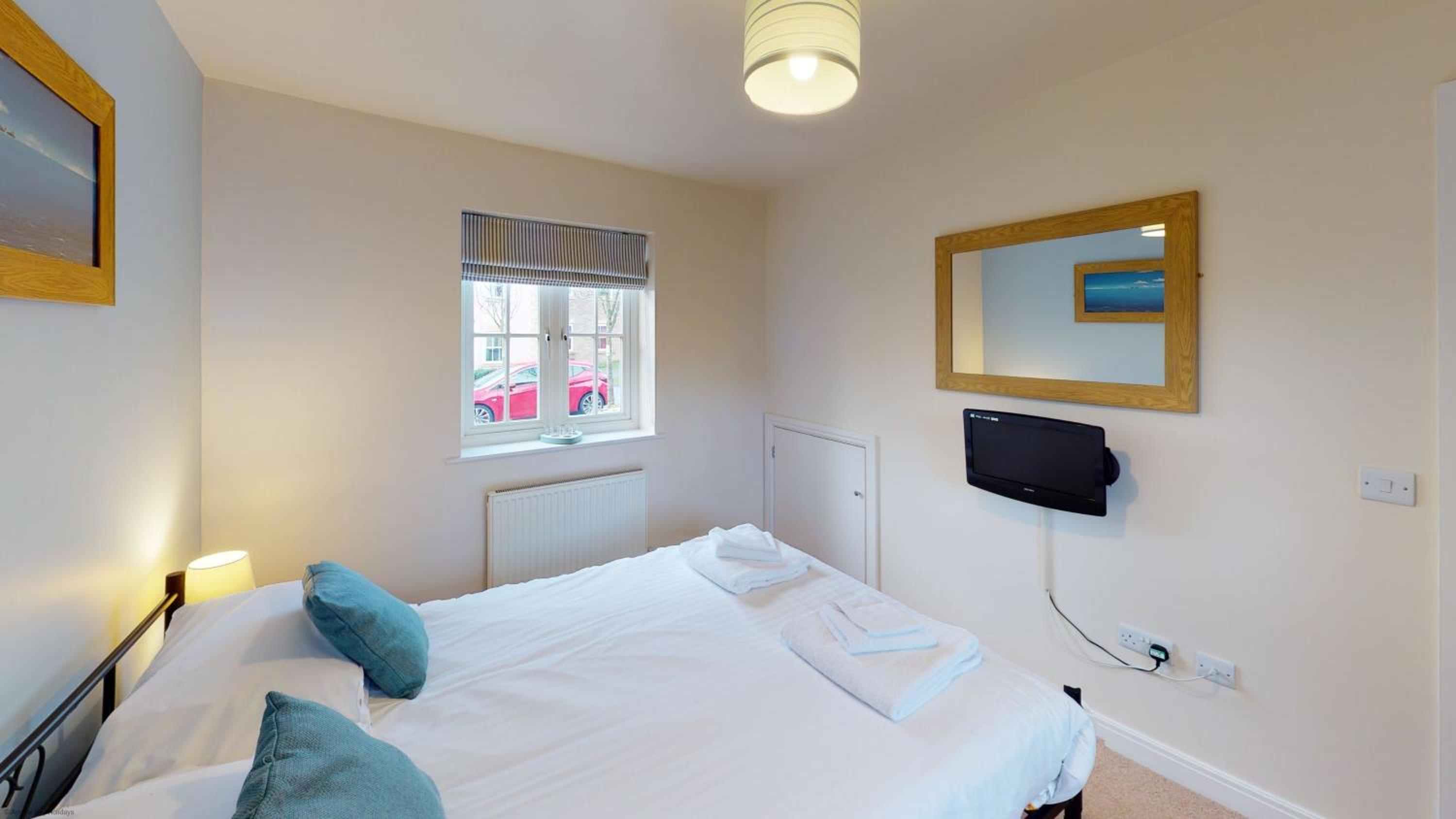 Daisy Cottage - Part of the The Bay Filey Holiday Village with pool, gym and direct beach access, pub, restaurant, tennis and meadows walks