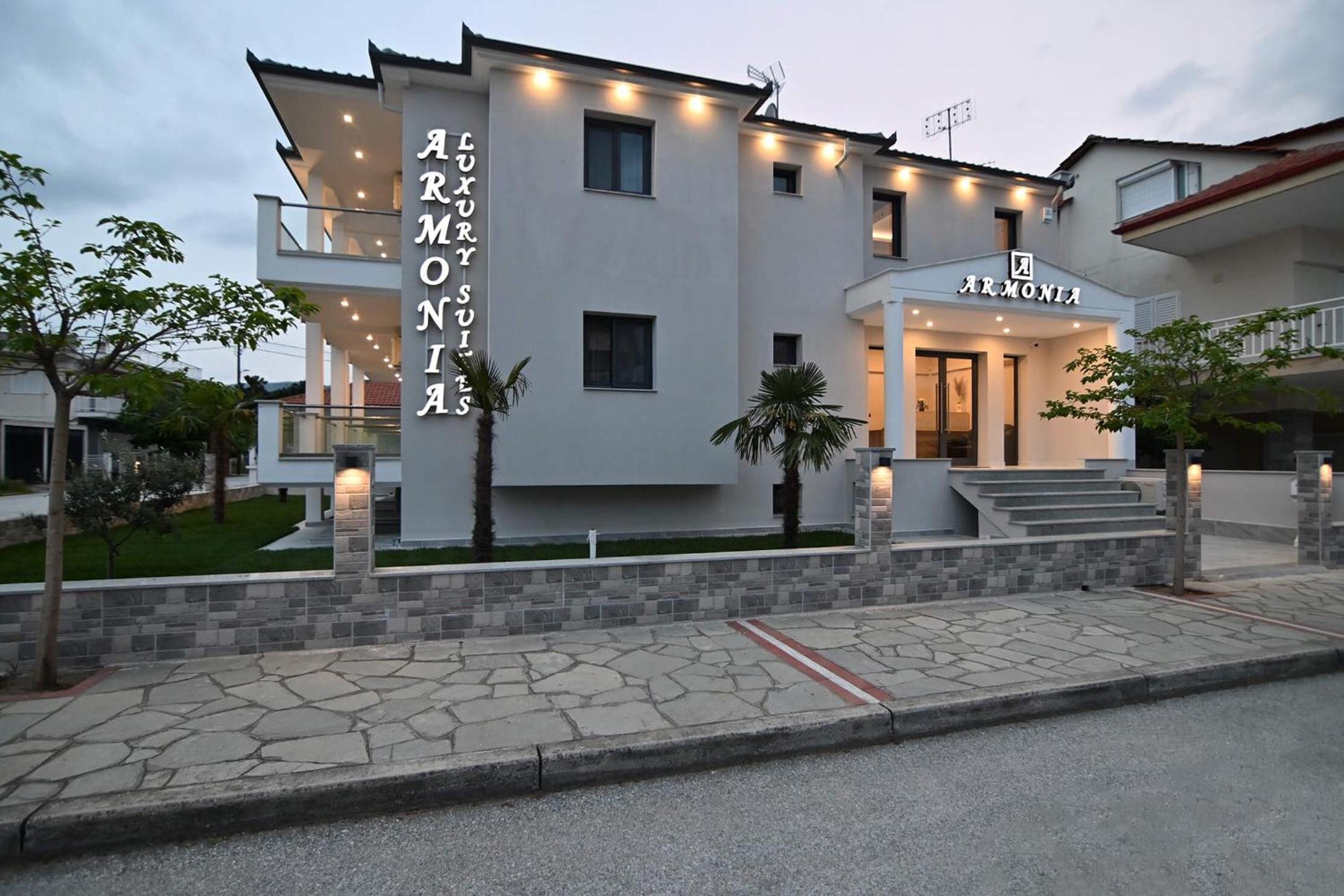 Armonia Luxury Suites