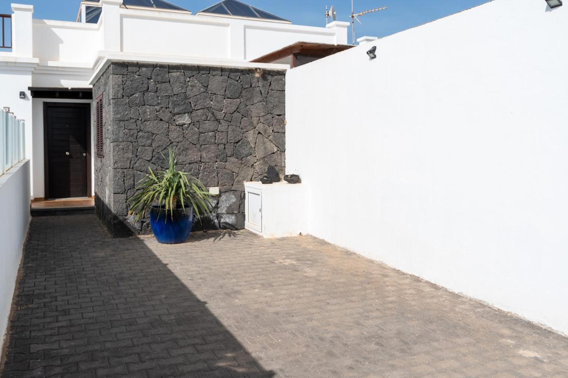 Villa Tropical by Villa Plus