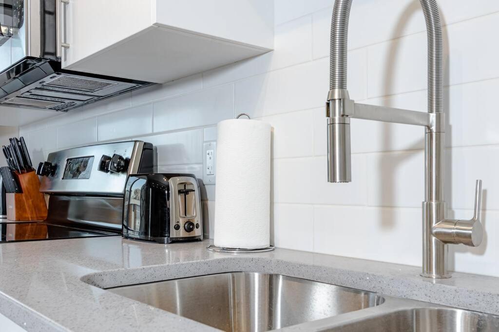 Modern & Stylish 1-Bedroom Unit
