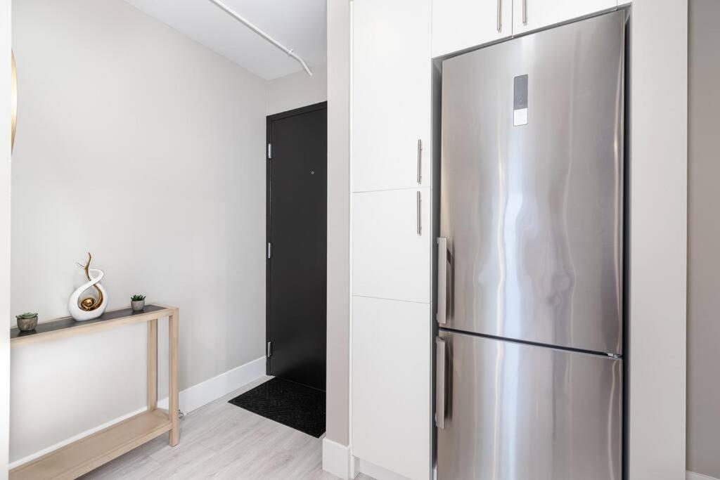 Modern & Stylish 1-Bedroom Unit