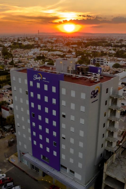 Hotel Sleep Inn Leon Antares - Image 1