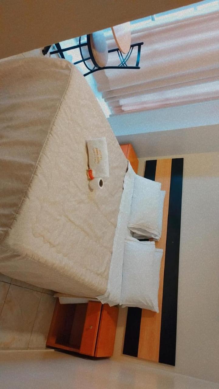 Hostal Parisuite view 3
