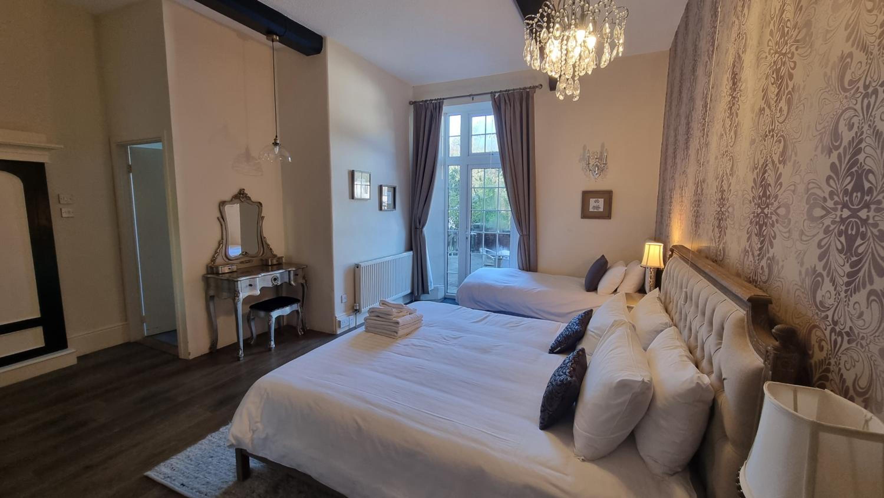Fox & Hounds Country Hotel