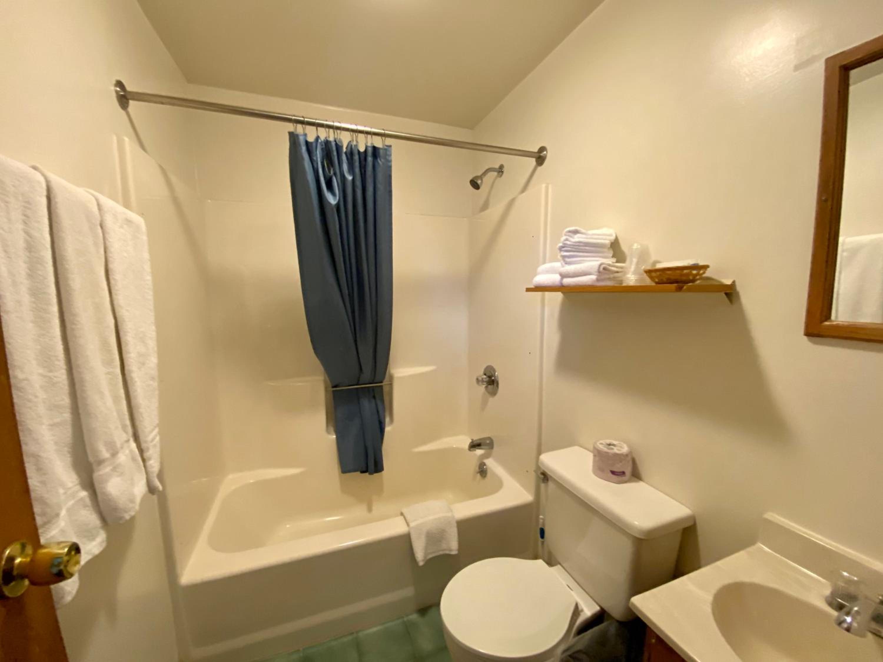 Sara Placid Inn & Suites
